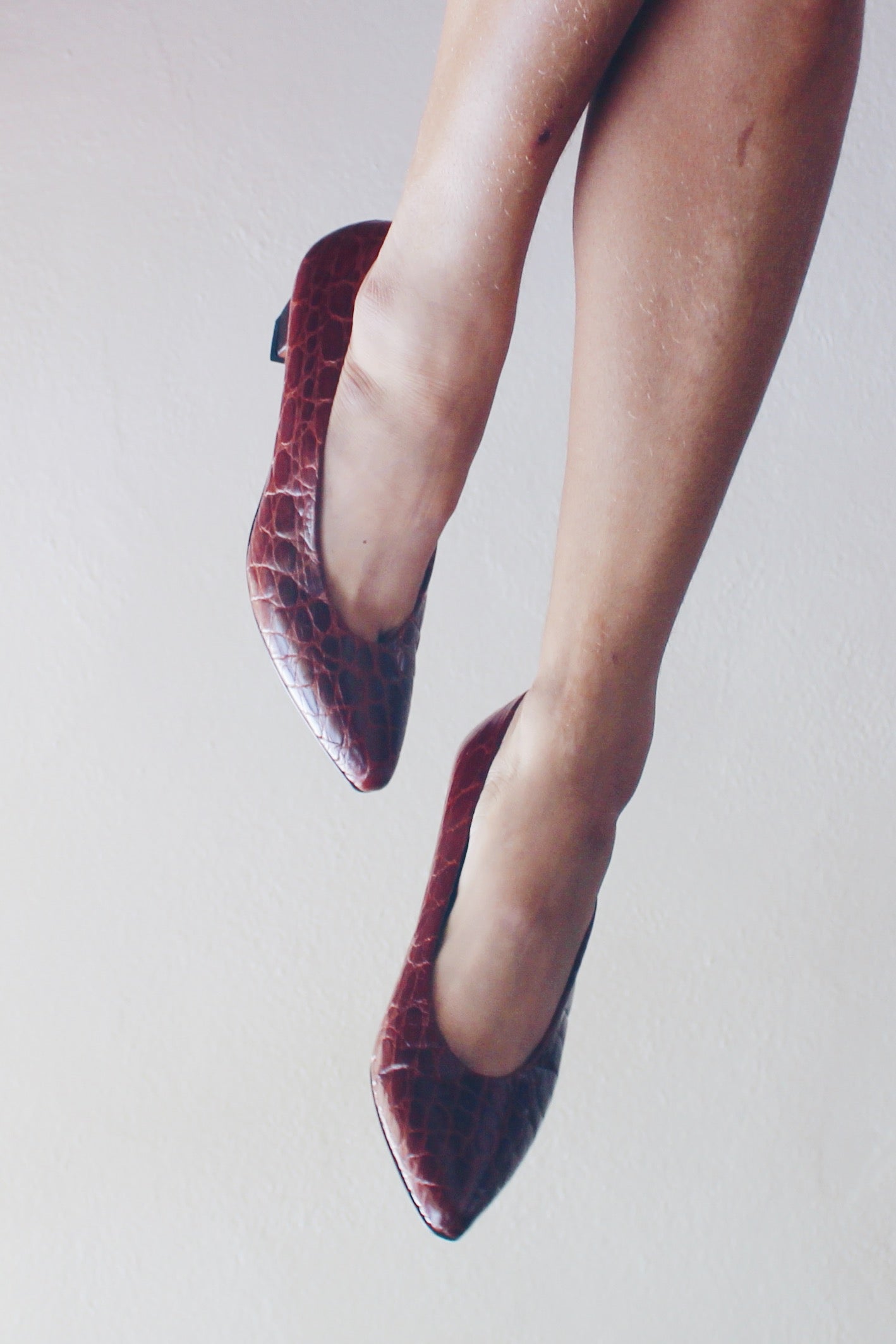 Chestnut alligator heels / brown crocodile kitten heels