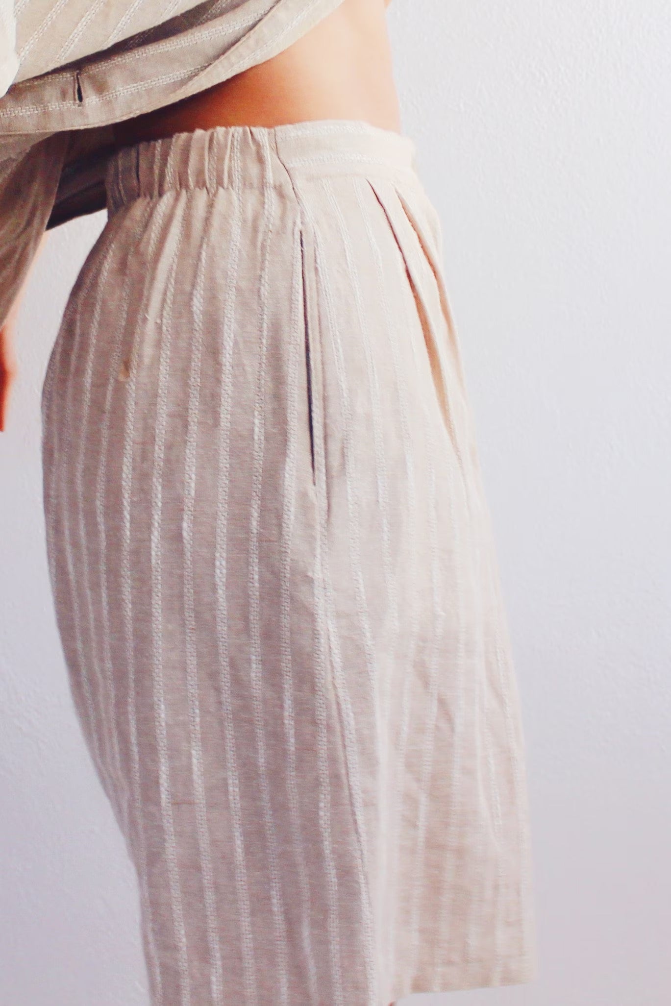 Tan pinstripe 90s suit set / Beige Striped Shorts Suit / 1980s yuppie Business Blazer Set