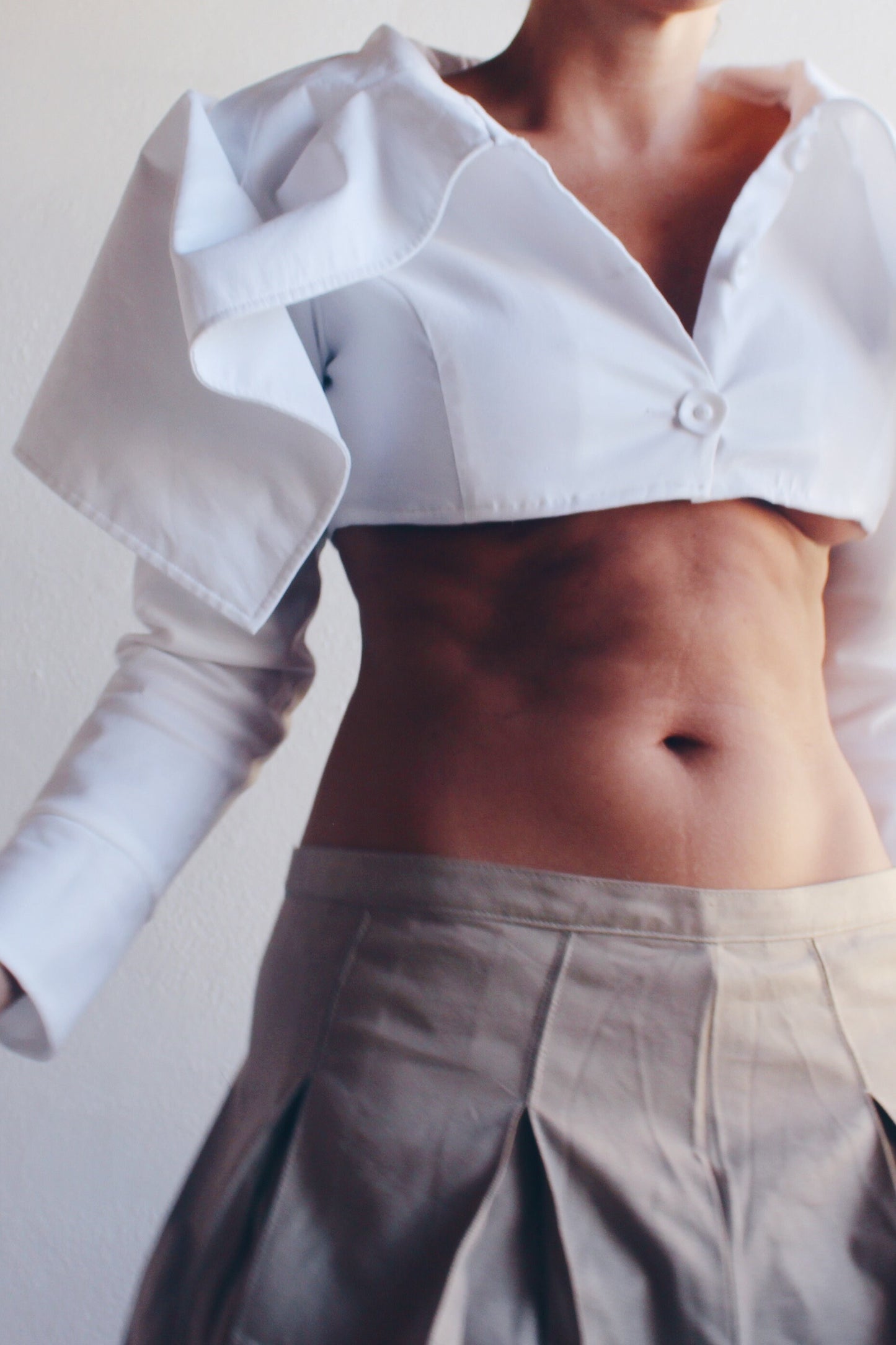 Chic Upcycled White Cropped Blouse with Dramatic Collar: Reversible button up cropped shirt