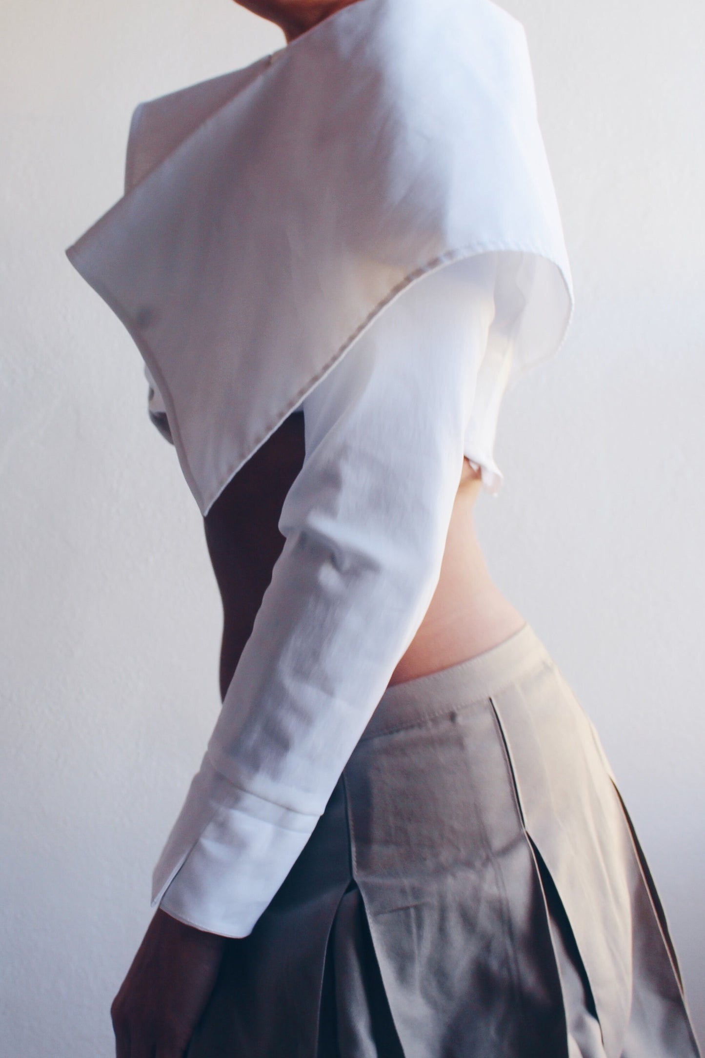 Chic Upcycled White Cropped Blouse with Dramatic Collar: Reversible button up cropped shirt