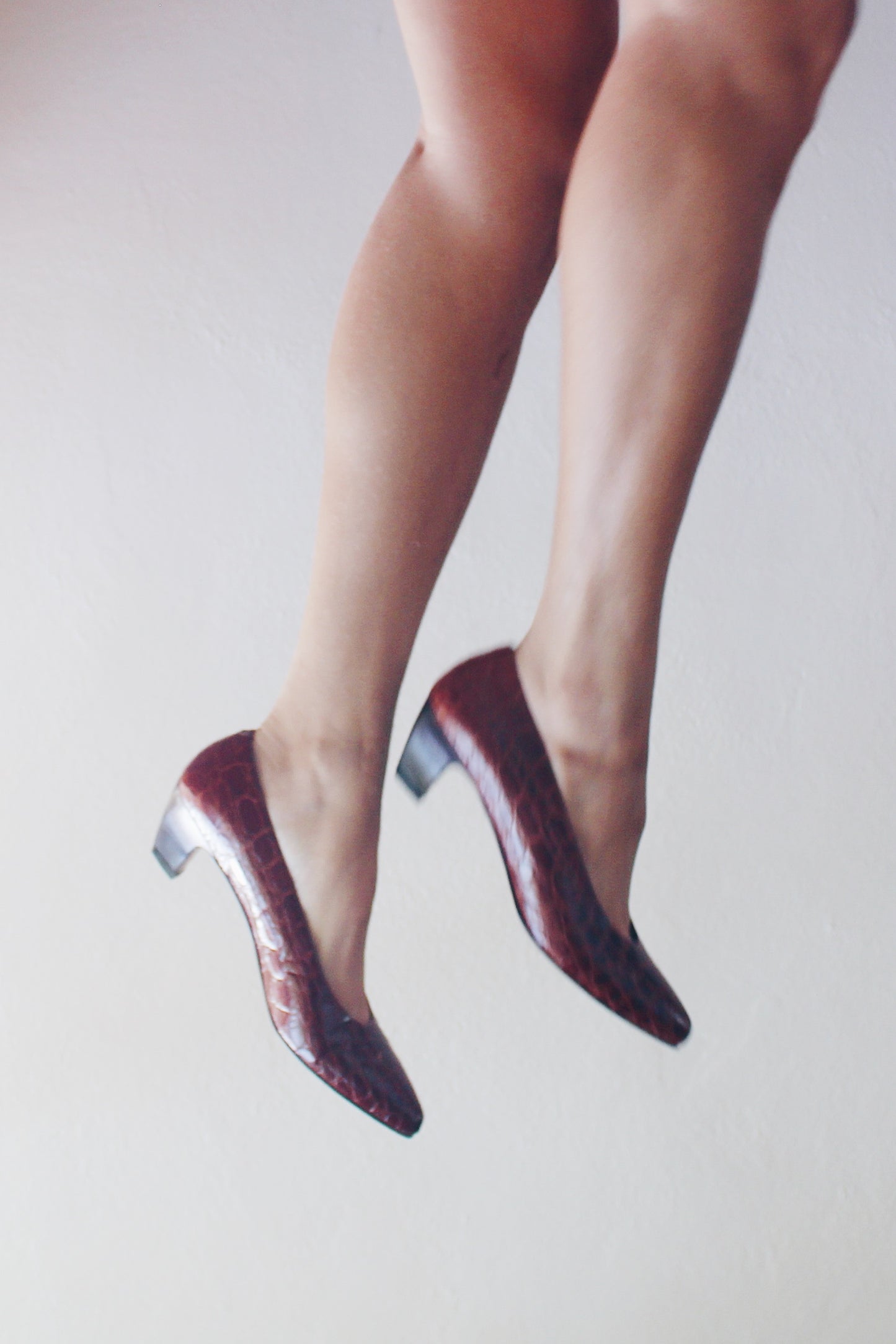 Chestnut alligator heels / brown crocodile kitten heels