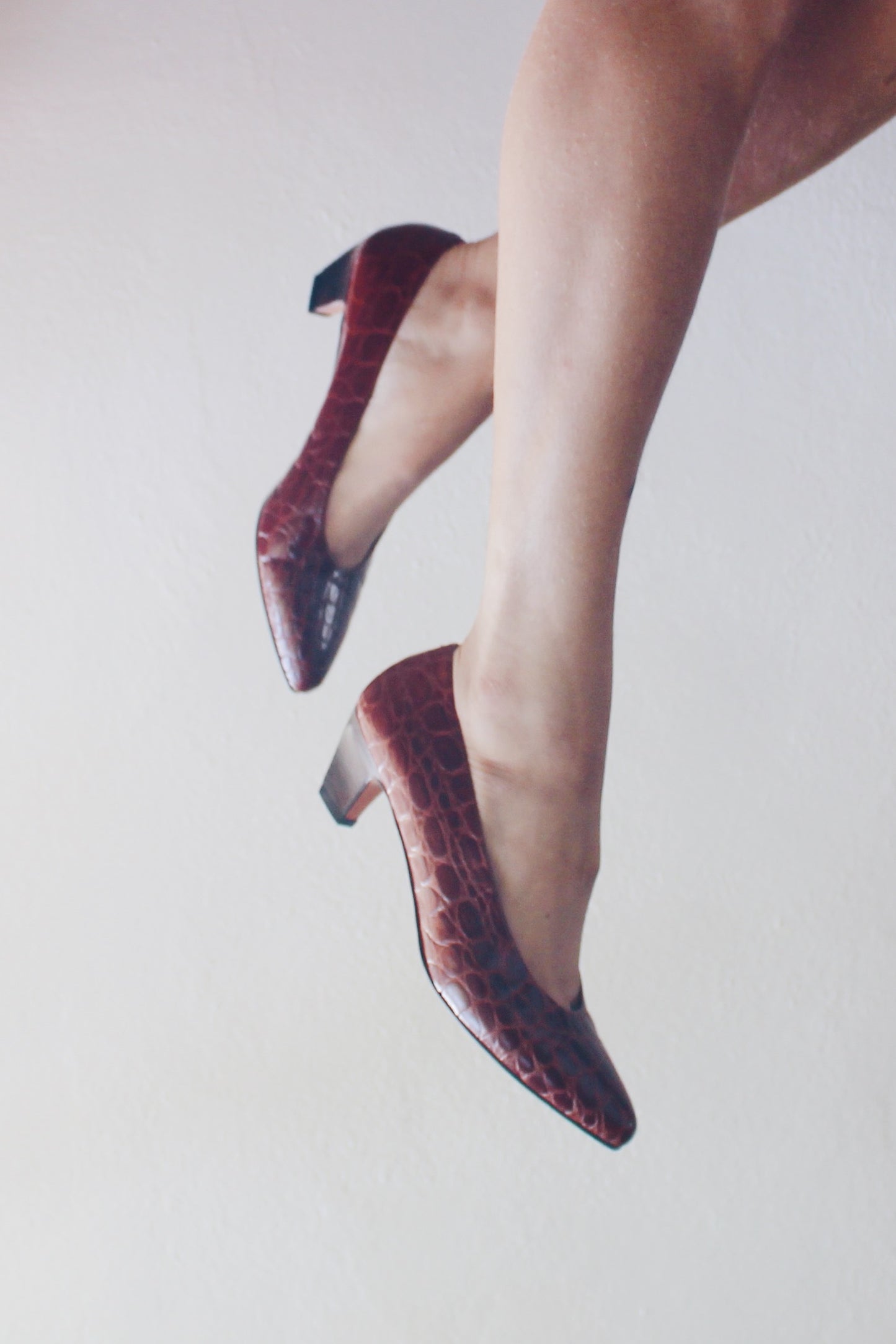 Chestnut alligator heels / brown crocodile kitten heels