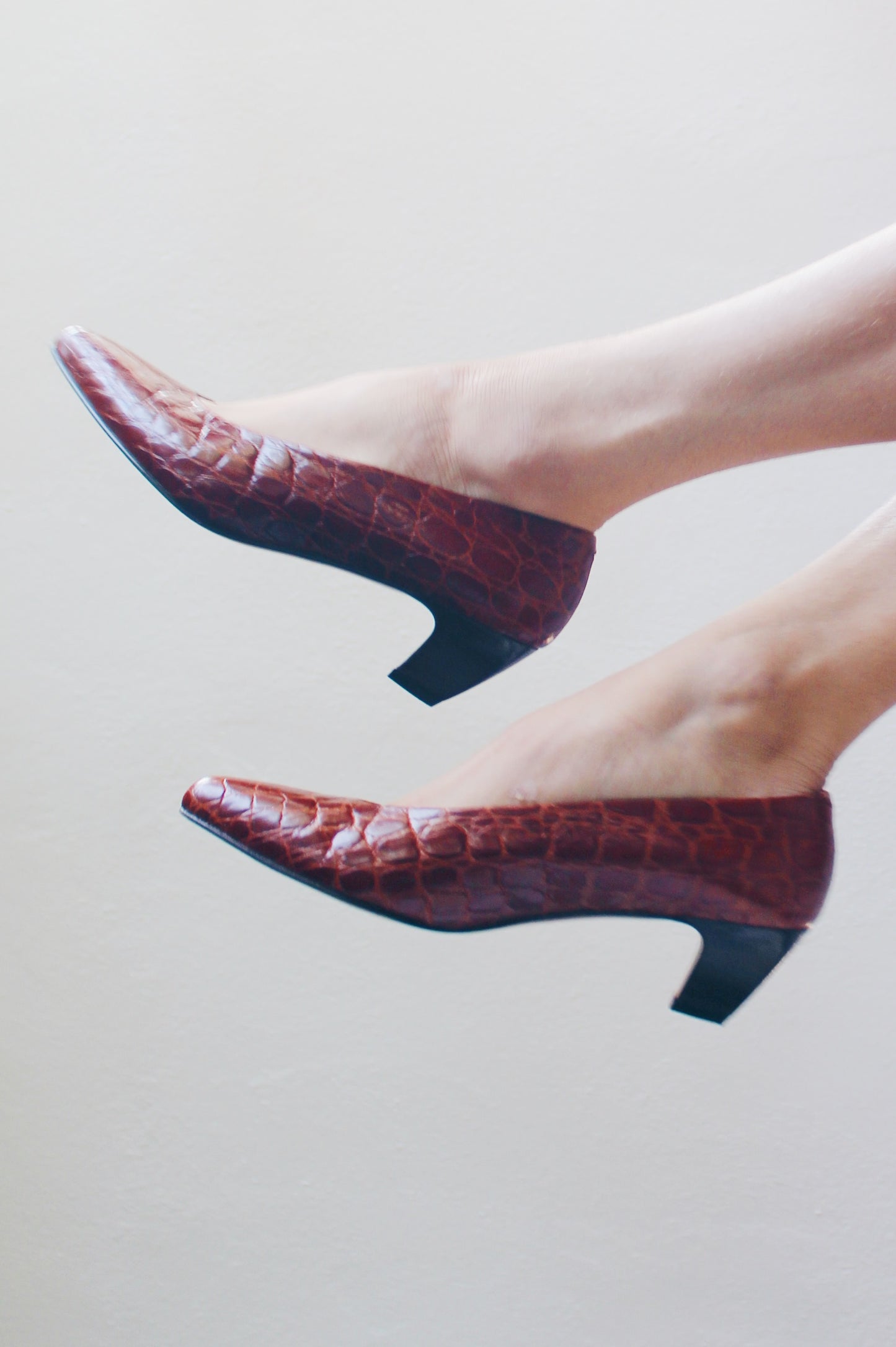 Chestnut alligator heels / brown crocodile kitten heels
