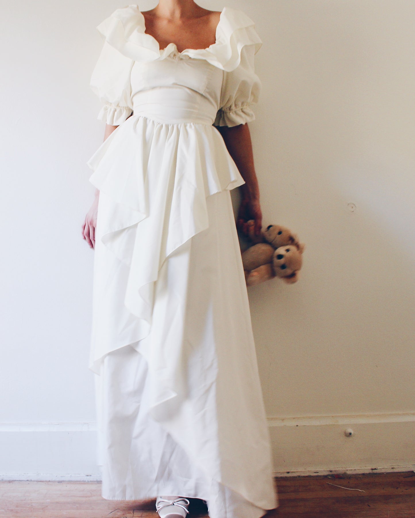 Vintage 1980s Wedding Dress – Puff Sleeve Off Shoulder Gown with Bow Back