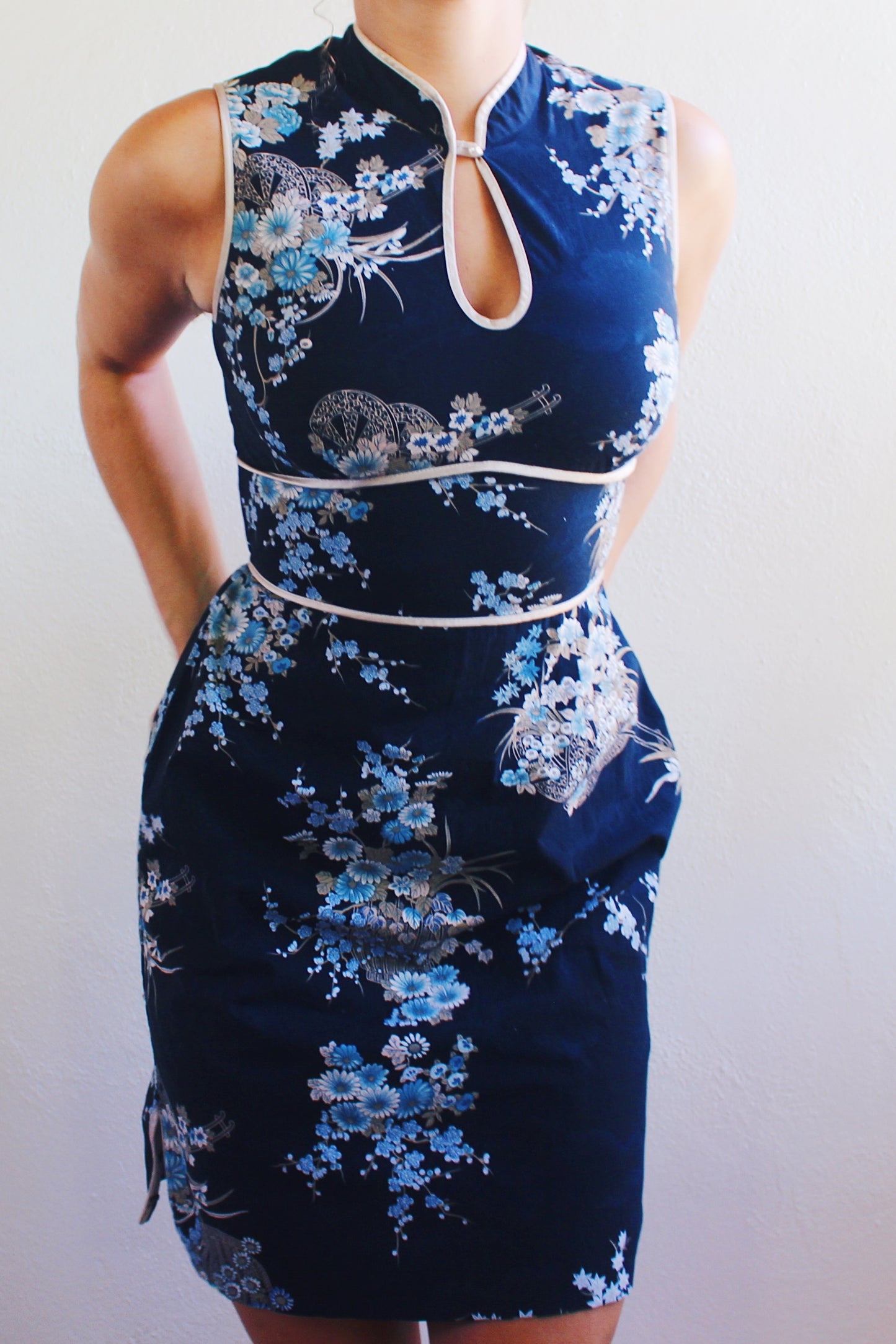 Get Your Grunge Glam On with Vintage '90s Sleeveless Cheongsam bust midi Dress