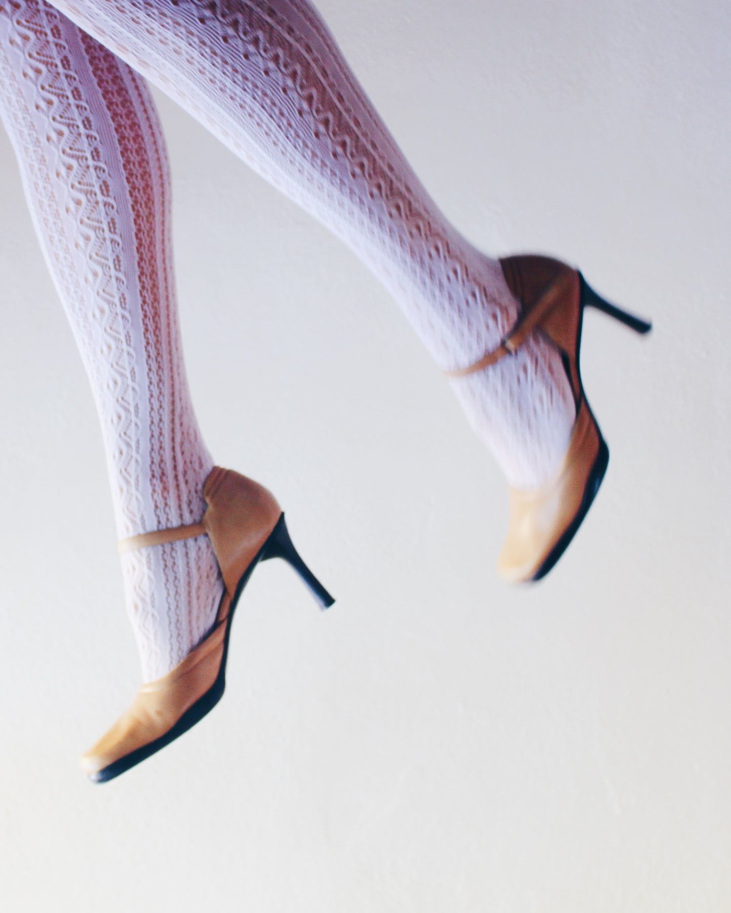 Vintage 1990s Elegant Tan Leather Ankle Strap Heels – Round Toe Classic Academic Style