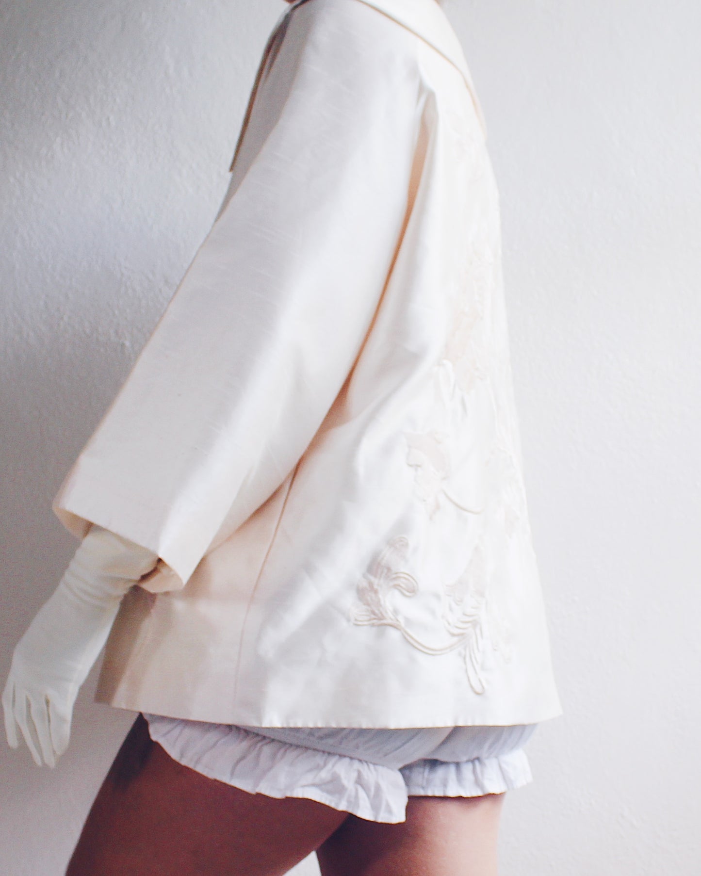 Vintage Cream Ornately Embroidered Button Up Coat - Wide Bracelet Sleeves & Puritan Collar | Chic Kawaii Style Statement Piece