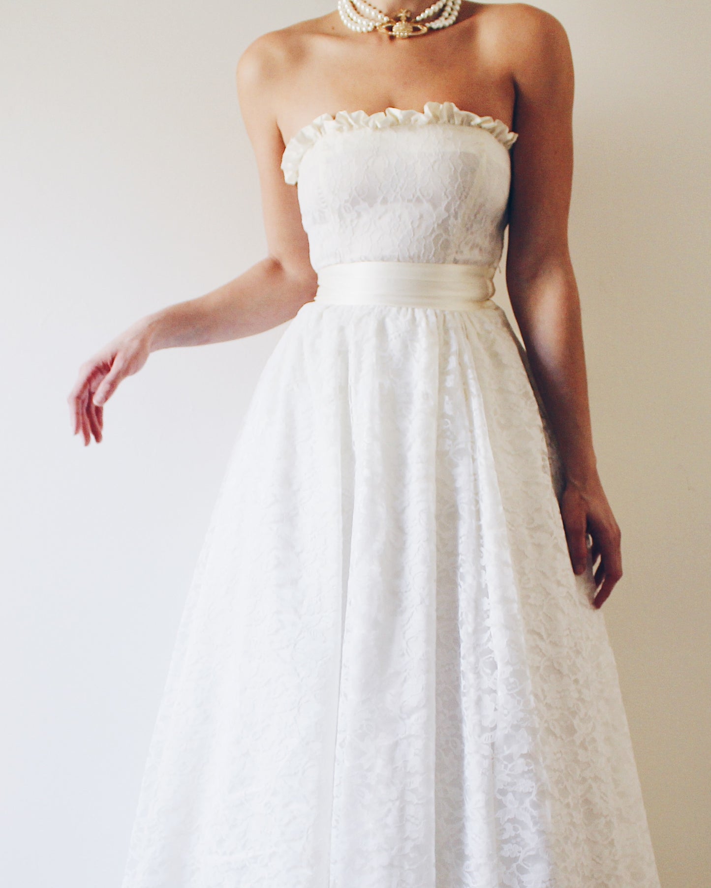 Vintage Gunne Sax Ivory Lace Sleeveless Dress – Bow‑Waist Coquette Statement Piece, Bridal Ready