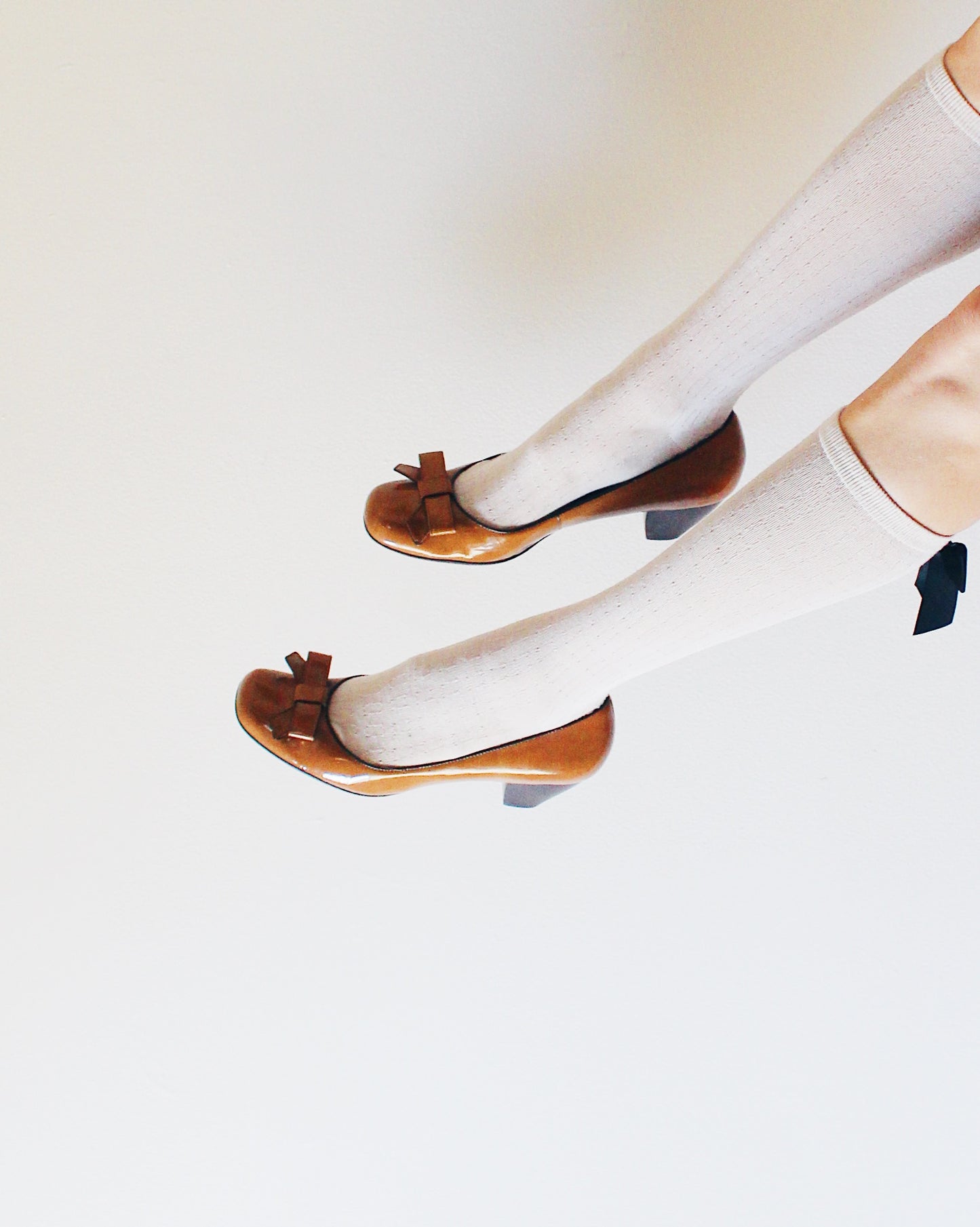 Vintage Franco Sarto Tan Leather Kitten Heels — 90s Bow Detail • Scholarly Coquette Pumps