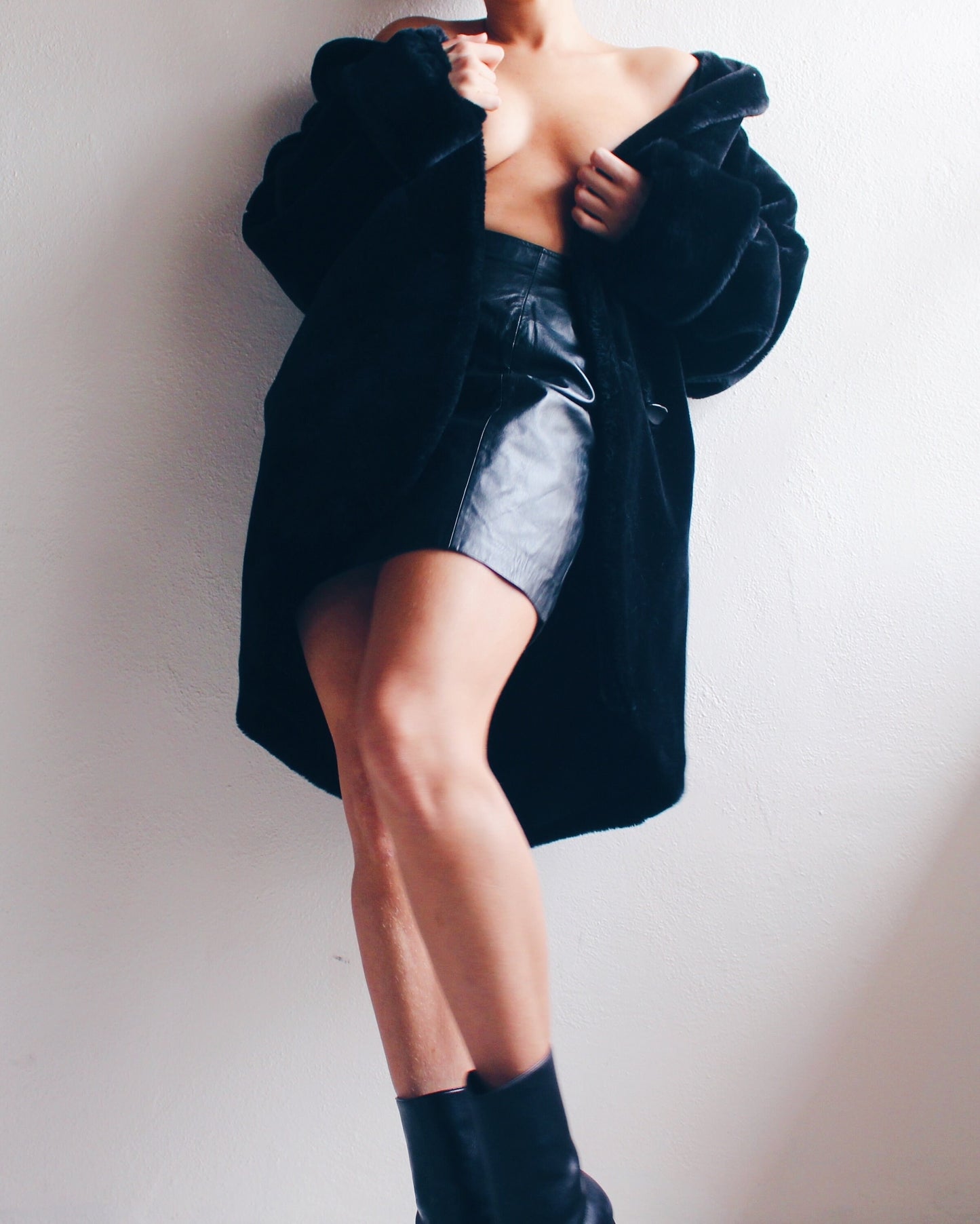 Vintage Glamour Redux: Black Faux Fur Coat for Your Retro-Chic Adventures