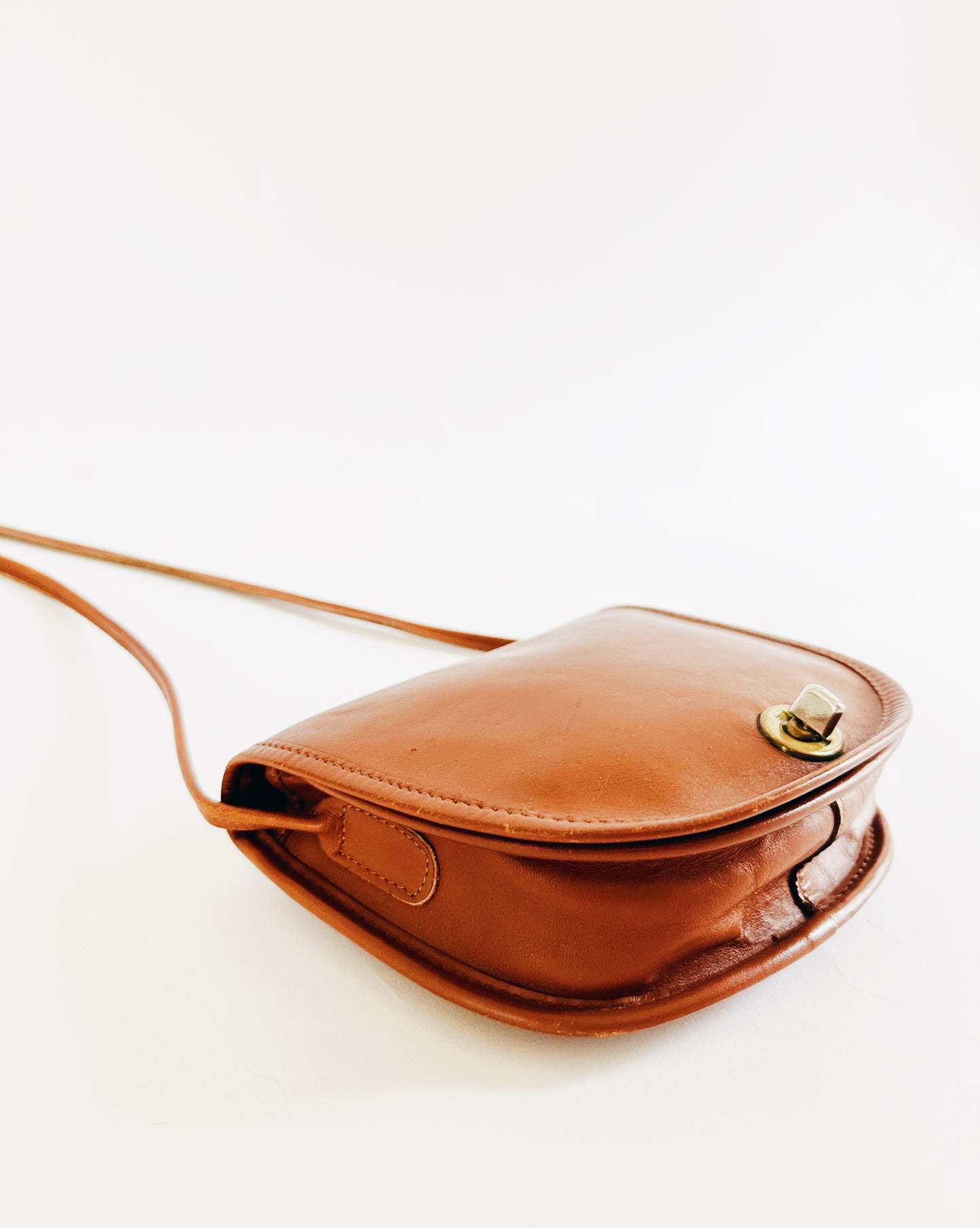 Vintage Coach Tan Patent Leather Crossbody – 90s Minimalist Chic Bag