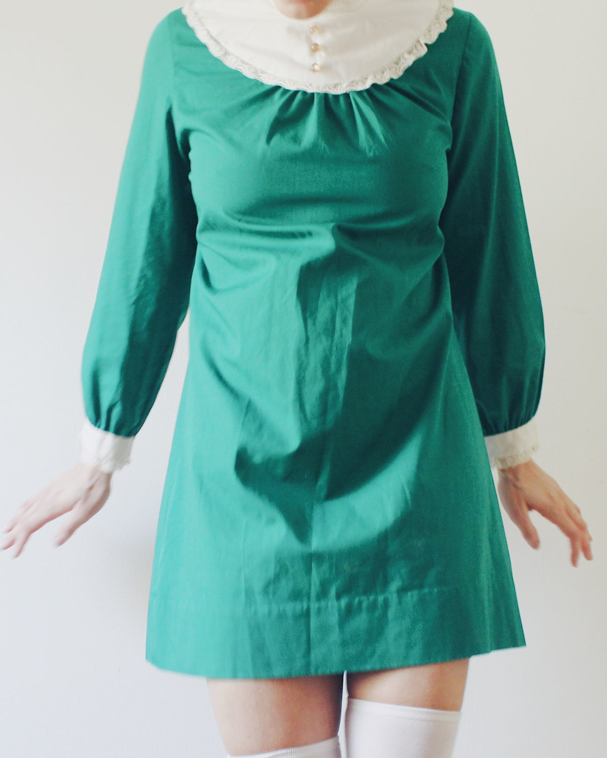 1970s Green Vintage Mini Dress, Carol Brandt Long Sleeve Dress, White Ruffle Trim, Retro Mod Christmas Style