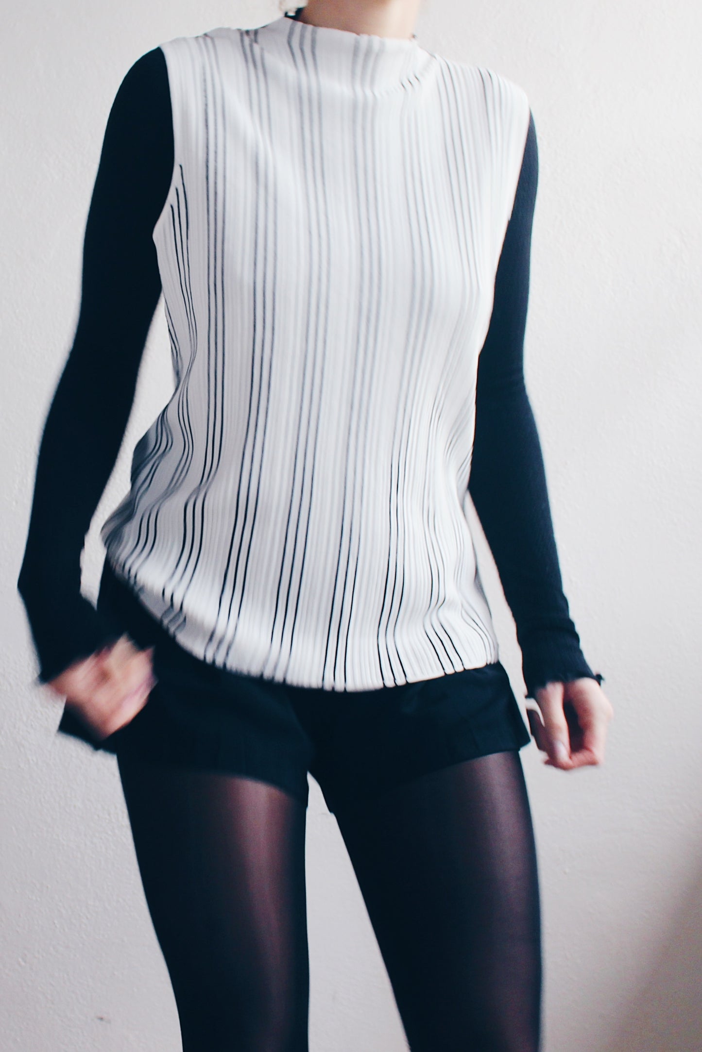 Mockneck Academic: Chic striped Sleeveless knit Top - Corporate 90s Minimalism