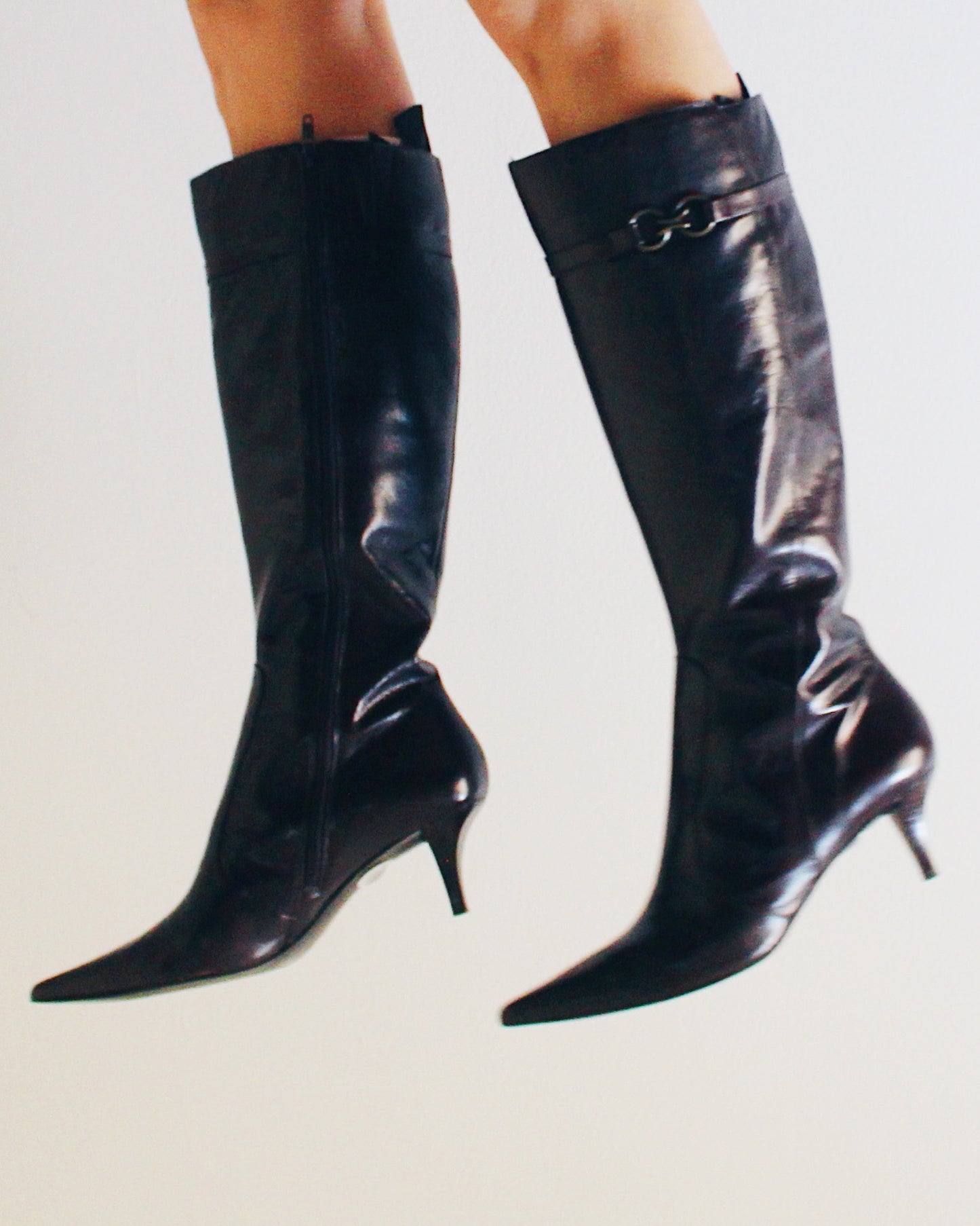 Vintage Bandolino Brown Leather Kitten Heel Boots – Y2K Pointed Toe Calf Boots, Sleek Minimalist Fall/Winter Footwear