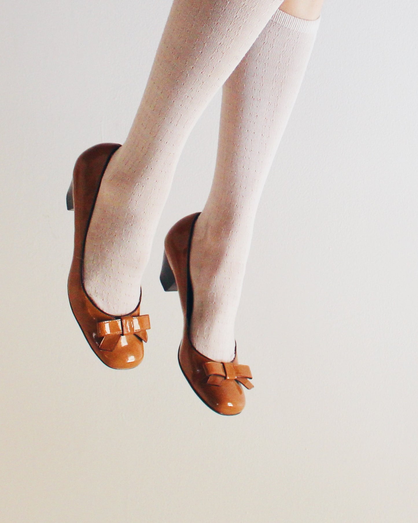 Vintage Franco Sarto Tan Leather Kitten Heels — 90s Bow Detail • Scholarly Coquette Pumps