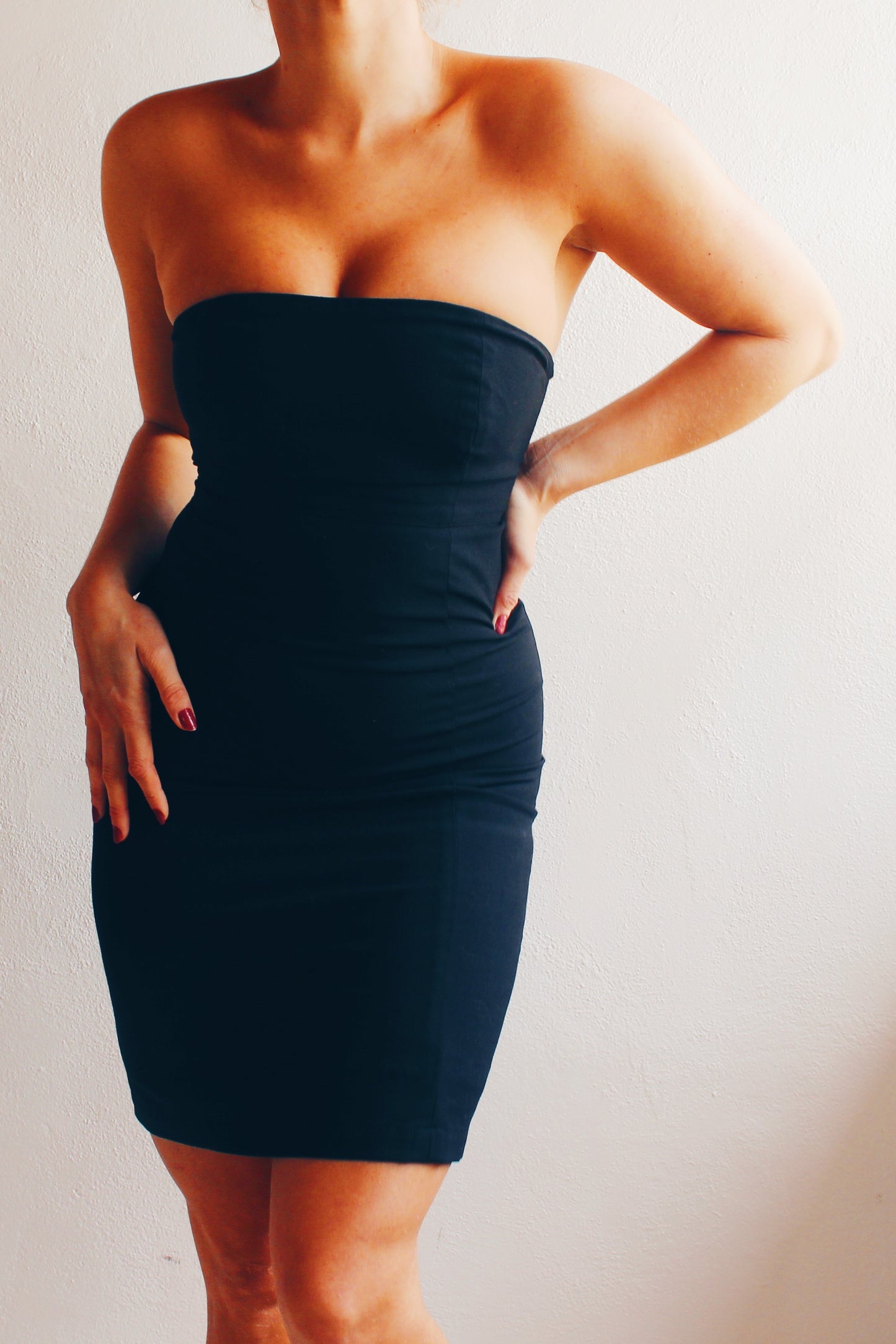 90s Chic Revival: Sleeveless Black Dress for Effortless Elegance / minimalist bodycon little black dress