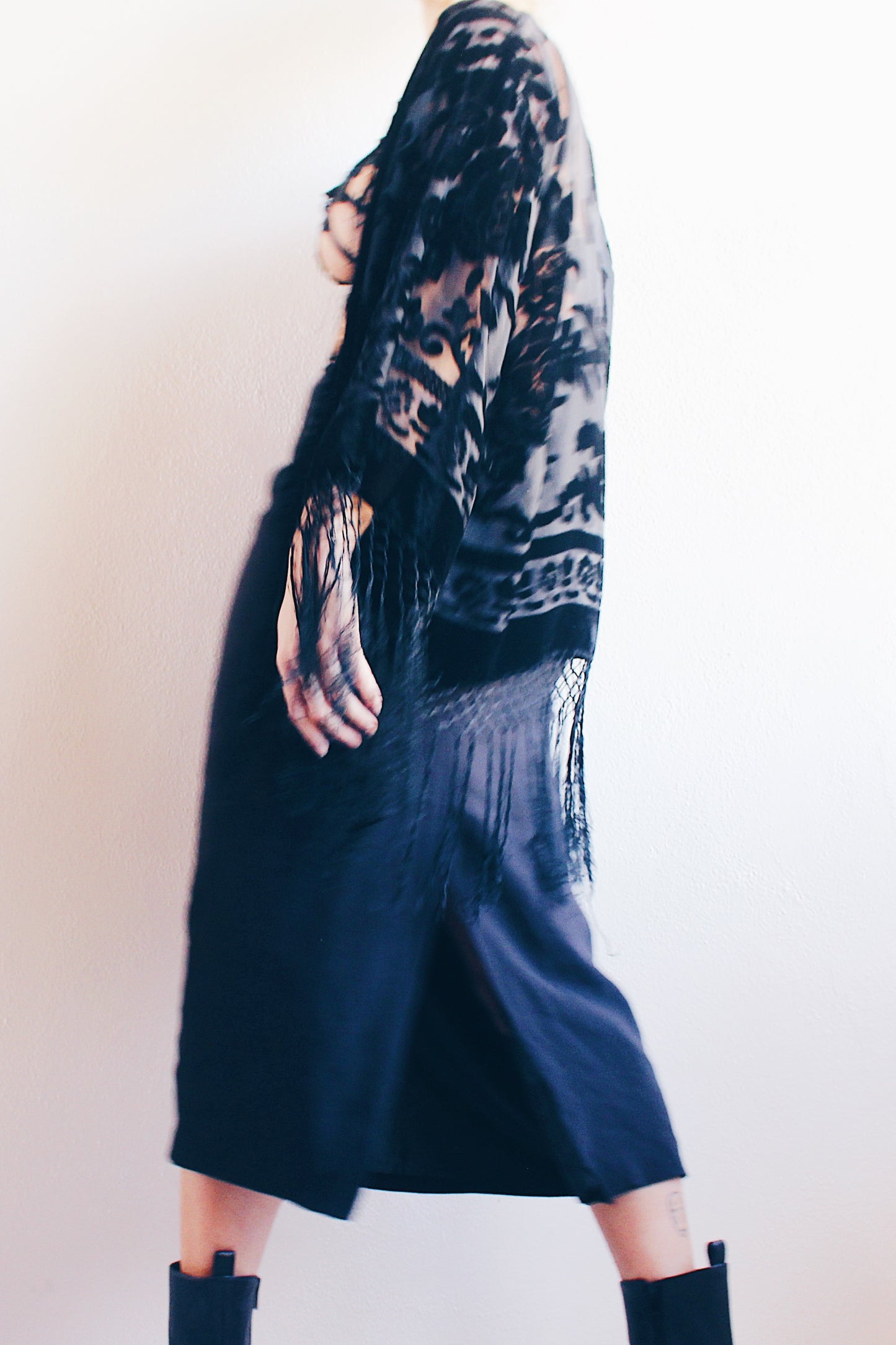 Enchanting Velvet Burnout Floral Kimono Duster: Witchy Whimsigoth Vibes with Tassels