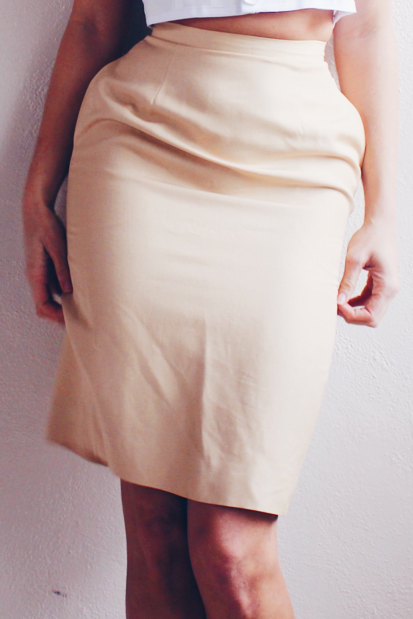 Vintage Chic: Cream Silk Pencil Skirt - Librarian Office Elegance, Retro Fashion