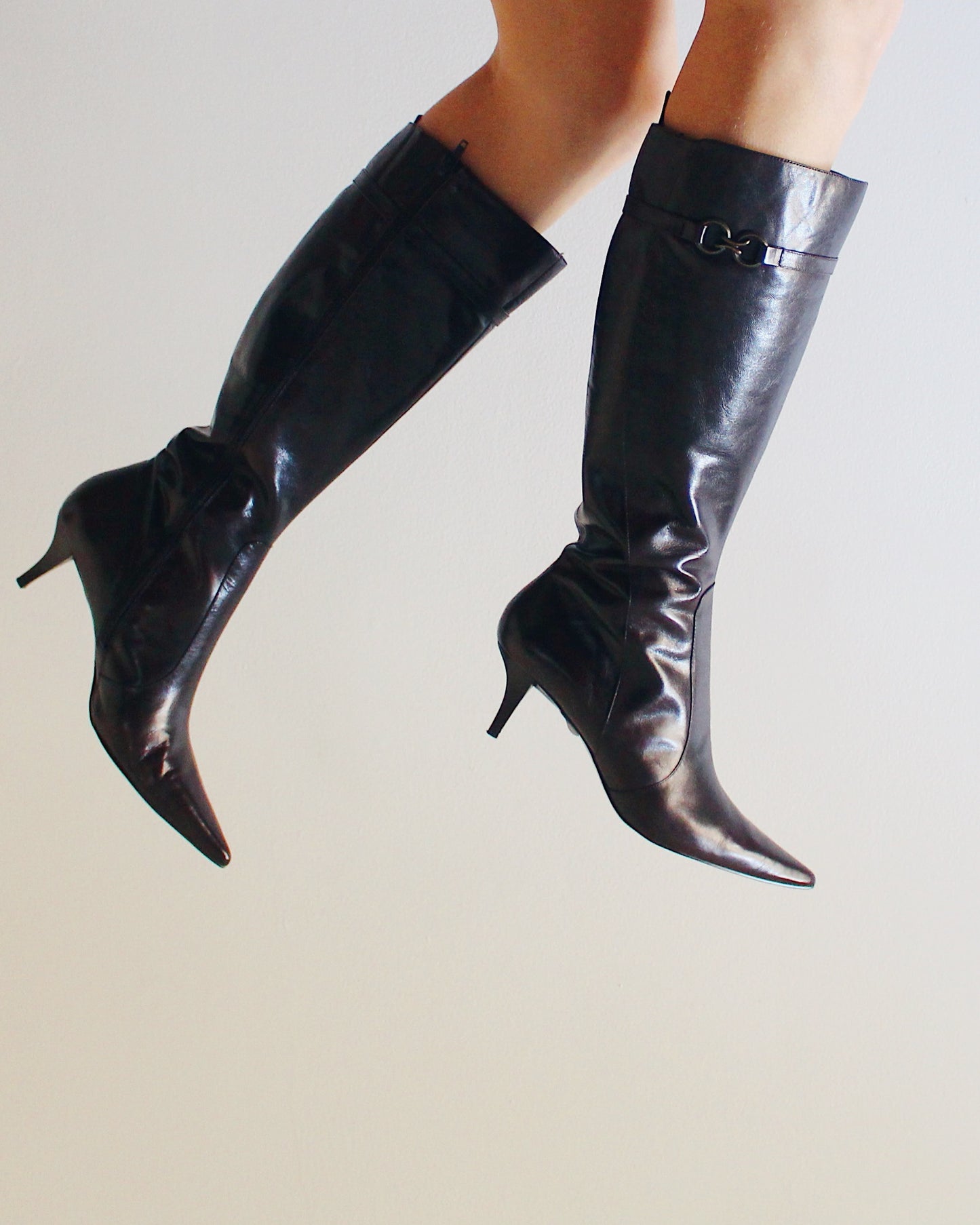 Vintage Bandolino Brown Leather Kitten Heel Boots – Y2K Pointed Toe Calf Boots, Sleek Minimalist Fall/Winter Footwear