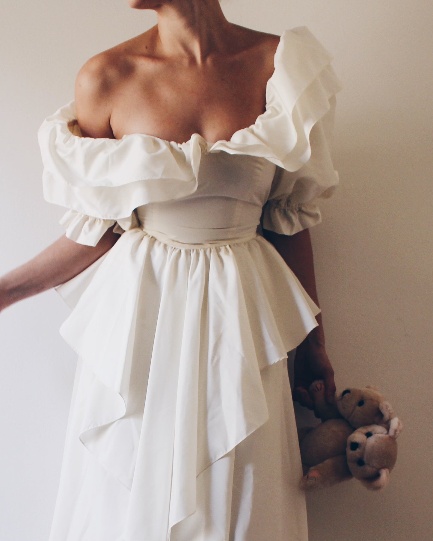 Vintage 1980s Wedding Dress – Puff Sleeve Off Shoulder Gown with Bow Back