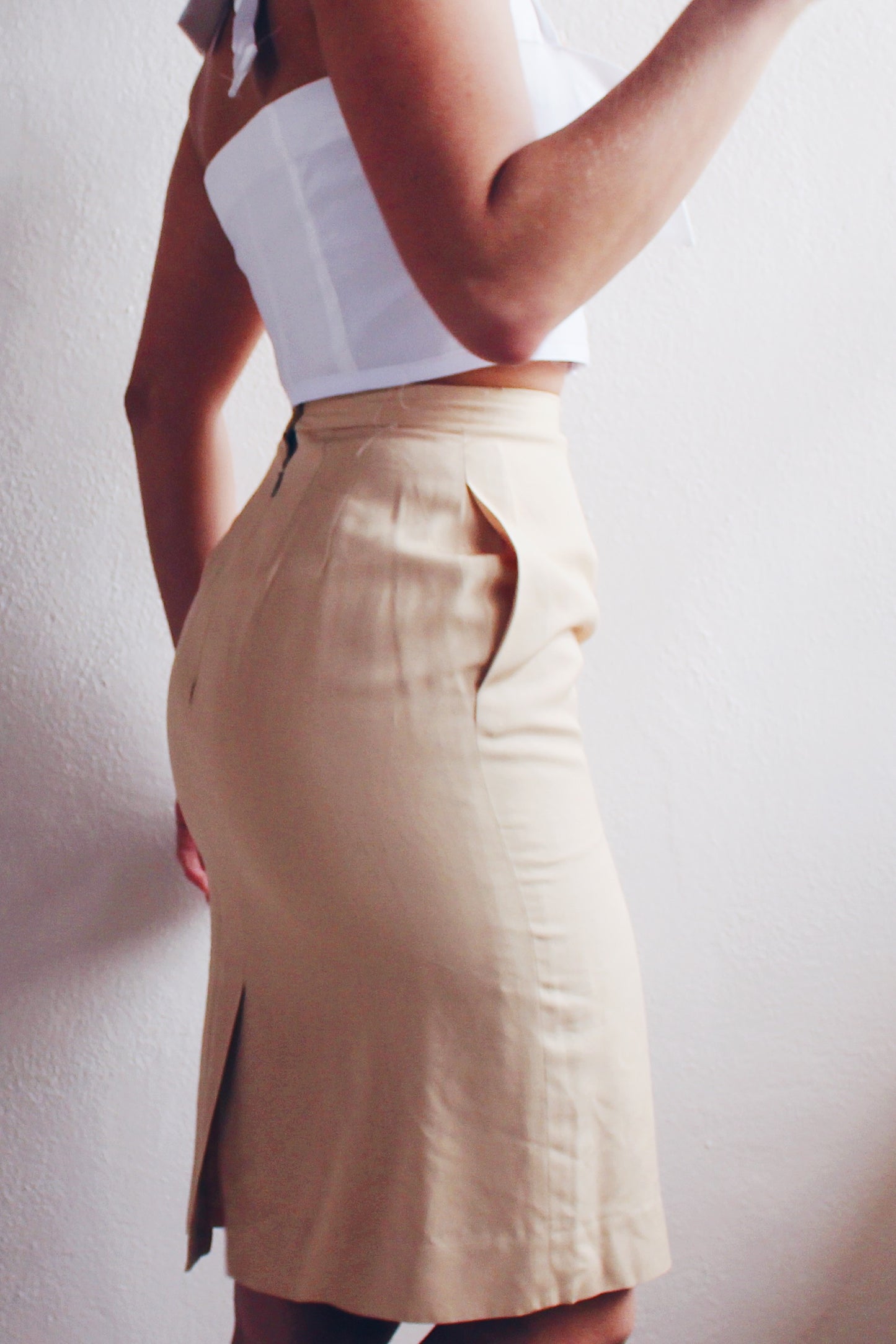 Vintage Chic: Cream Silk Pencil Skirt - Librarian Office Elegance, Retro Fashion