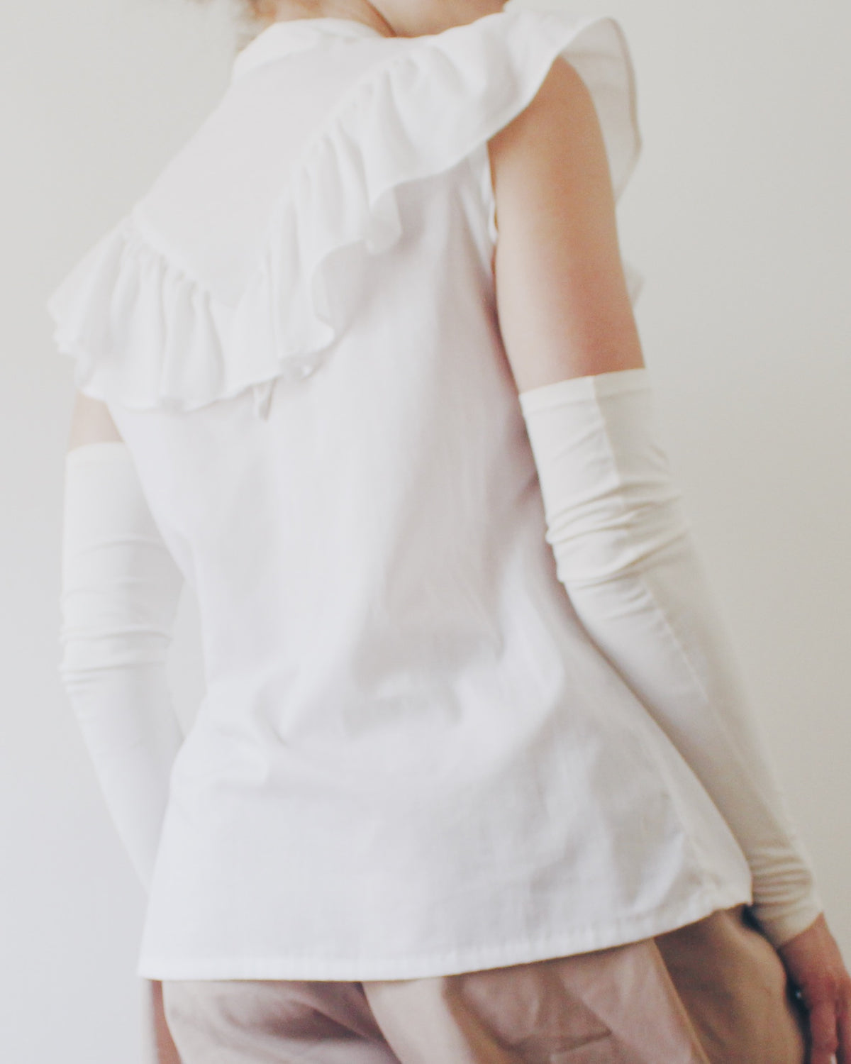 Vintage Victorian Style White Cotton Blouse Medium | 1970s-80s Bow Tie Collar Ruffle Top | Cottagecore Romantic Sleeveless top