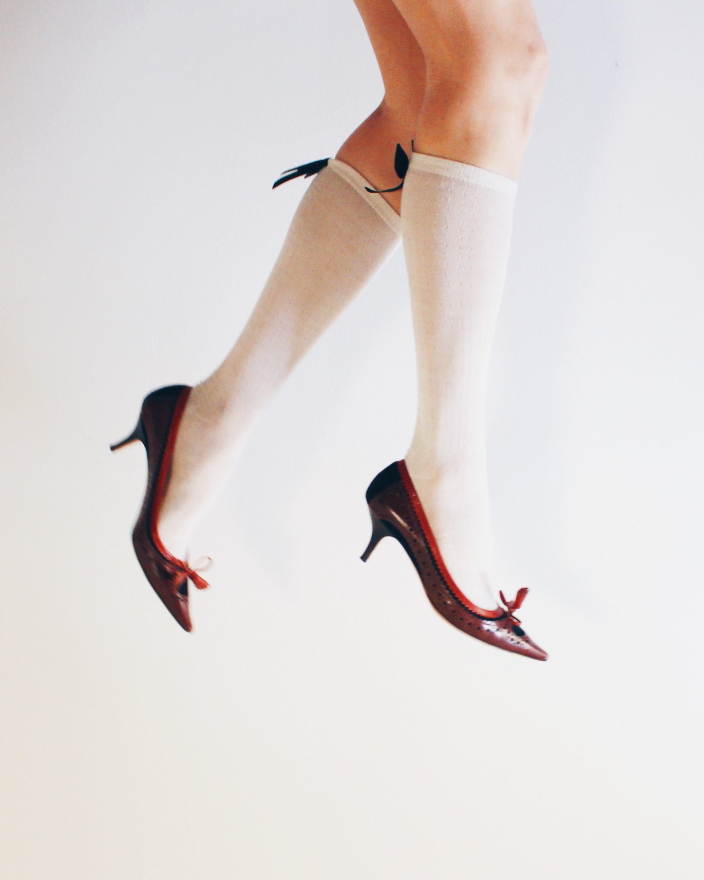 Vintage Bettye Muller Brown and Tan Leather Pointed‑Toe Kitten Heels – Academic Bookish Office Chic