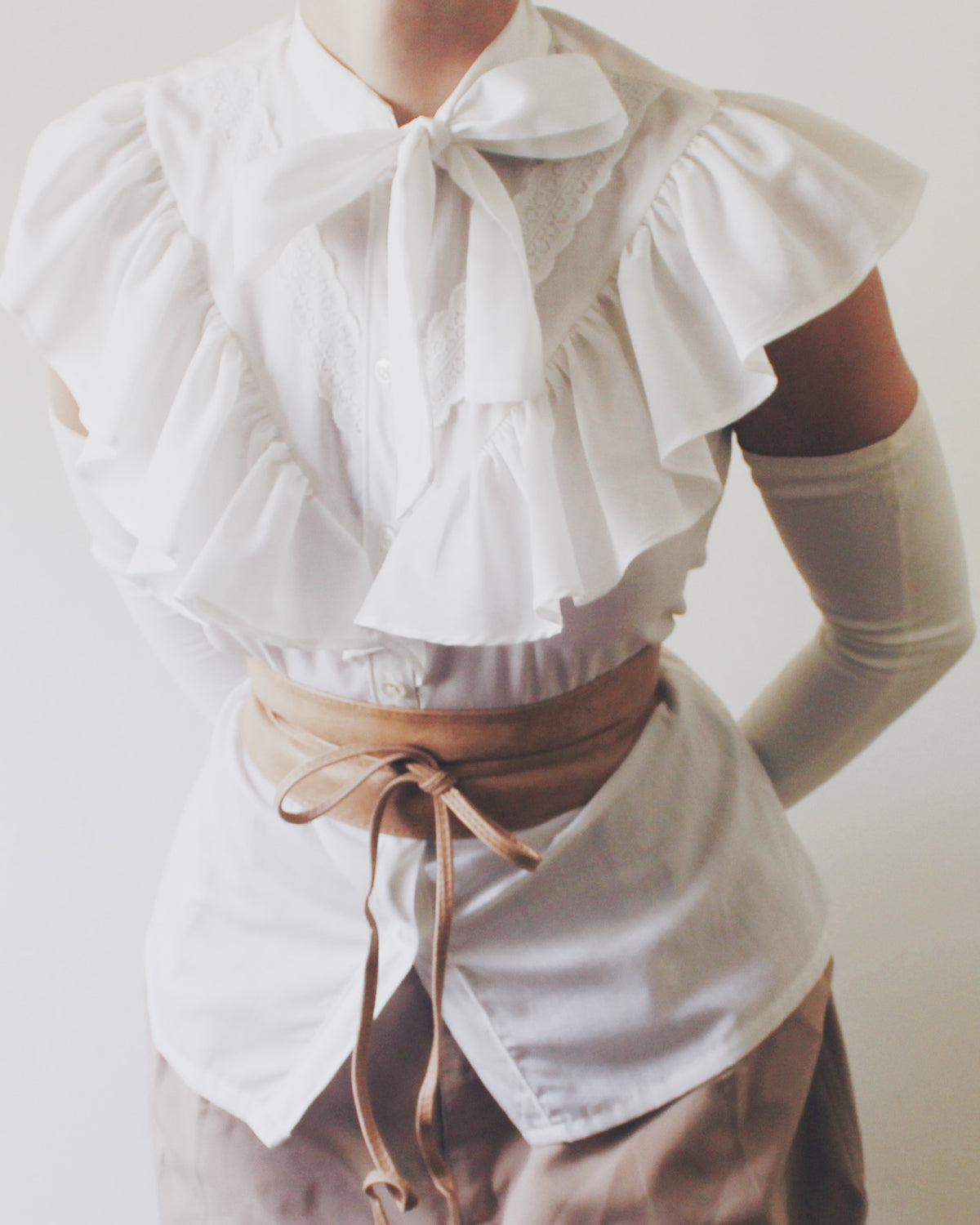 Vintage Victorian Style White Cotton Blouse Medium | 1970s-80s Bow Tie Collar Ruffle Top | Cottagecore Romantic Sleeveless top