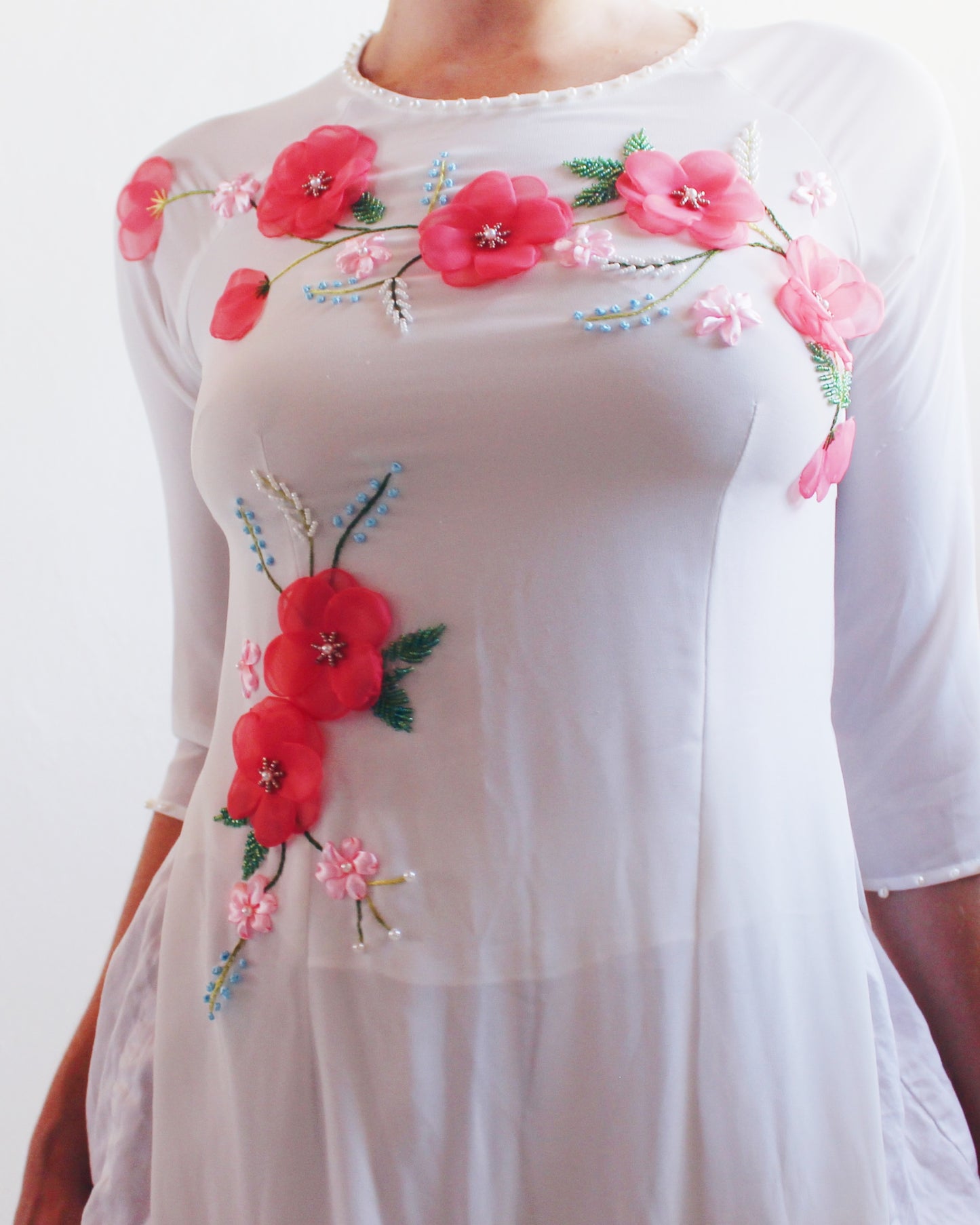 White Floral Appliqué Áo Dài Top – Spring Layering Tunic with Pink Blossoms