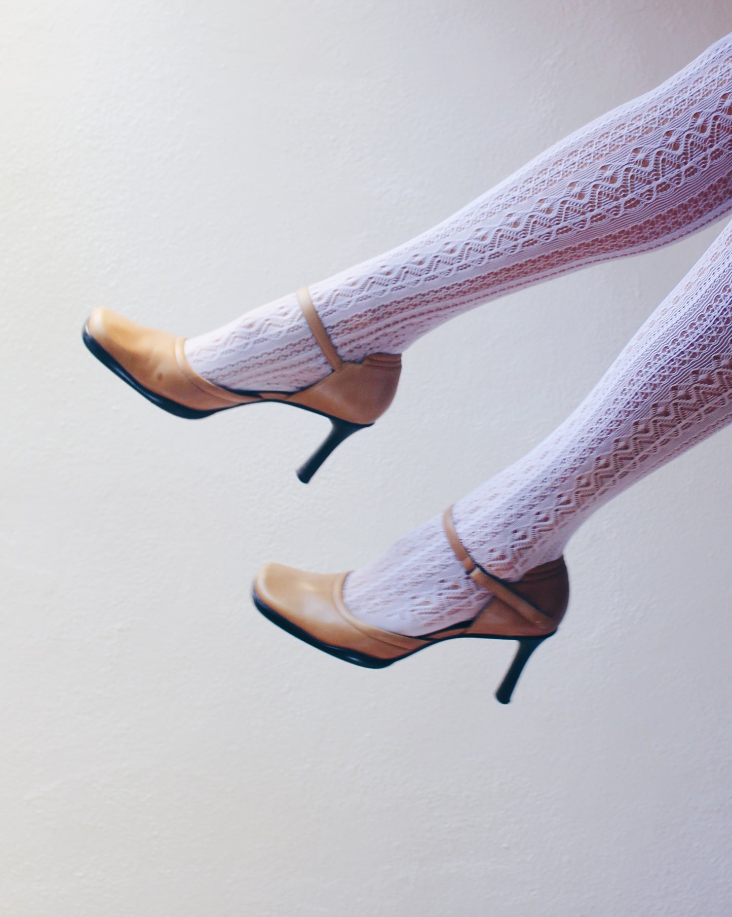 Vintage 1990s Elegant Tan Leather Ankle Strap Heels – Round Toe Classic Academic Style