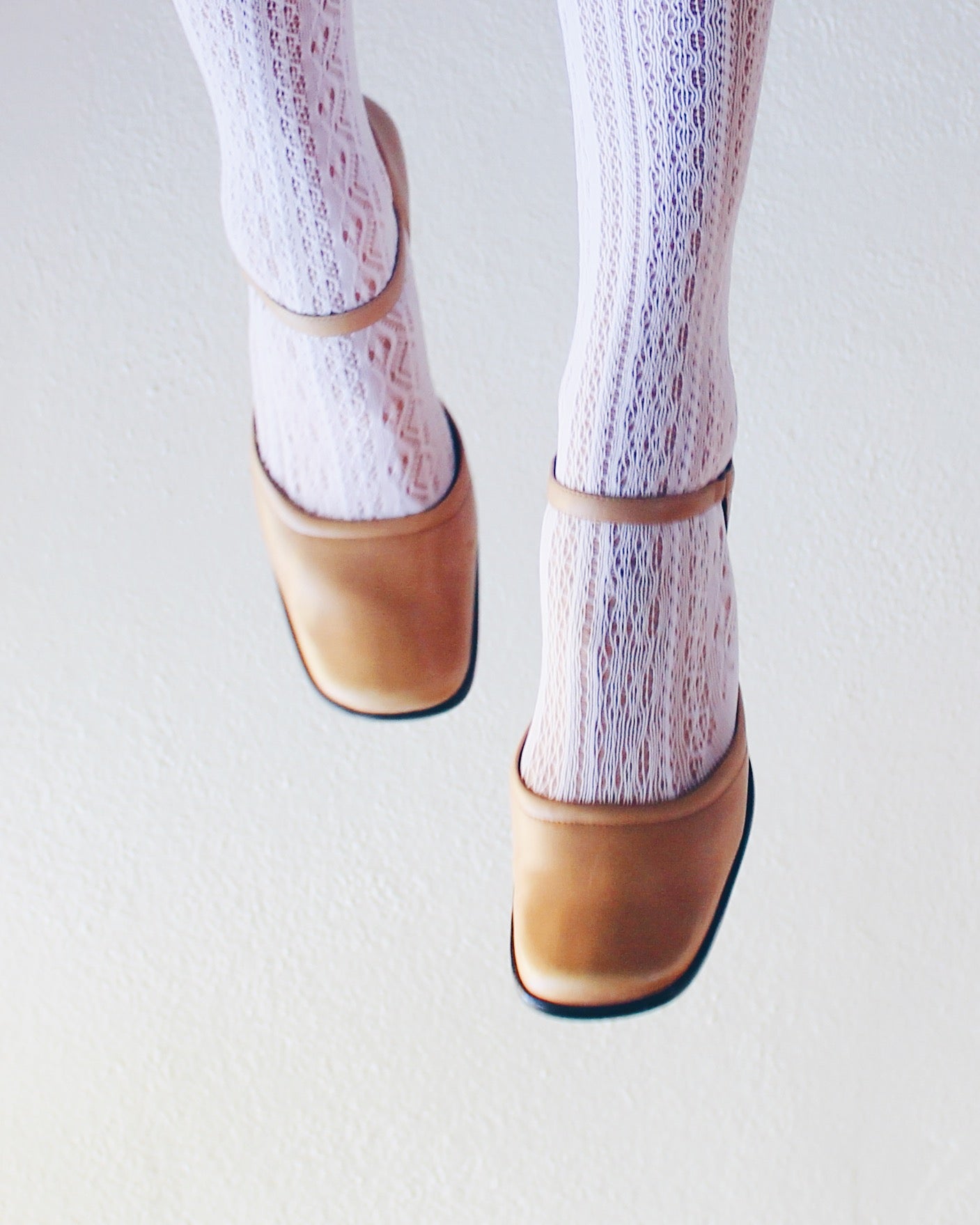 Vintage 1990s Elegant Tan Leather Ankle Strap Heels – Round Toe Classic Academic Style