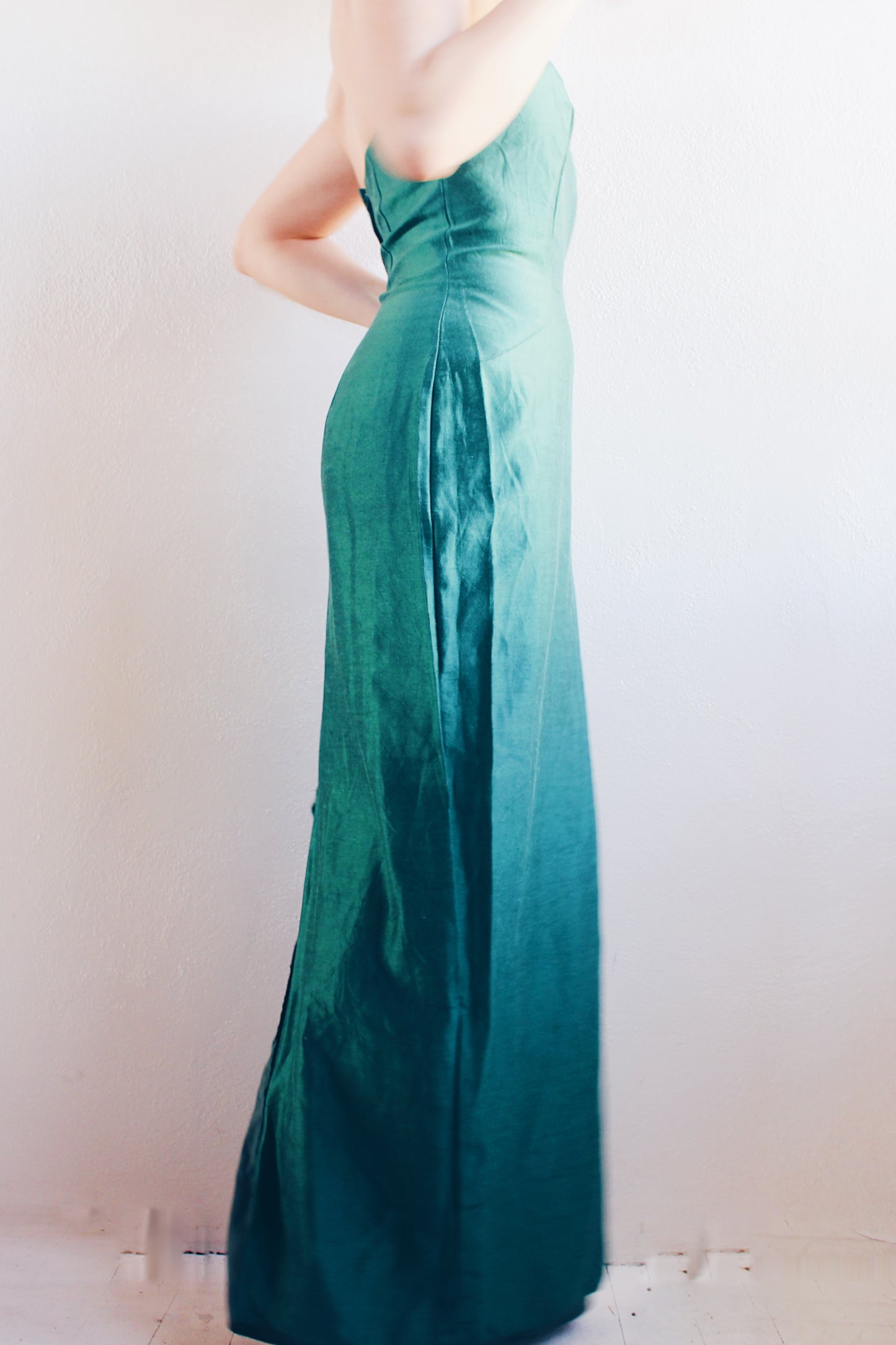 Vintage Formal Elegance: 80s Emerald Formal Dress with Sweetheart Neckline