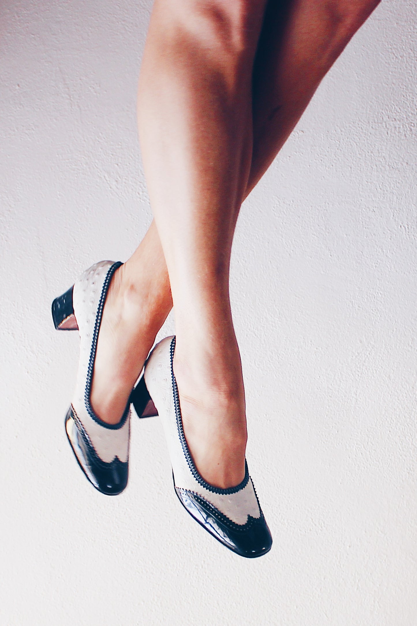 Retro Chic: Vintage De Liso Debs Kitten Heels - Black tip noir shoes