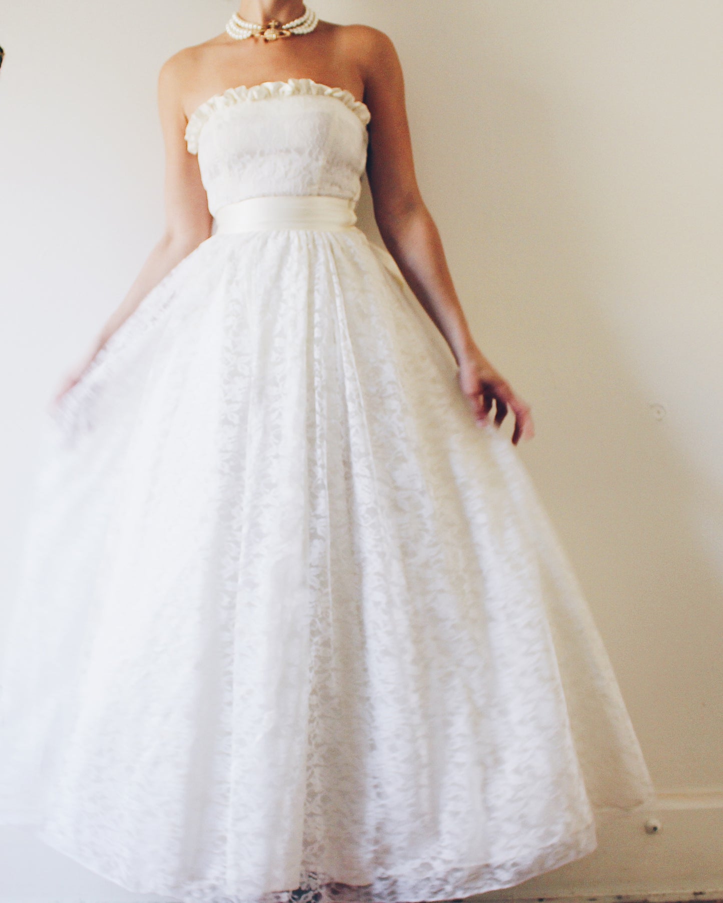 Vintage Gunne Sax Ivory Lace Sleeveless Dress – Bow‑Waist Coquette Statement Piece, Bridal Ready
