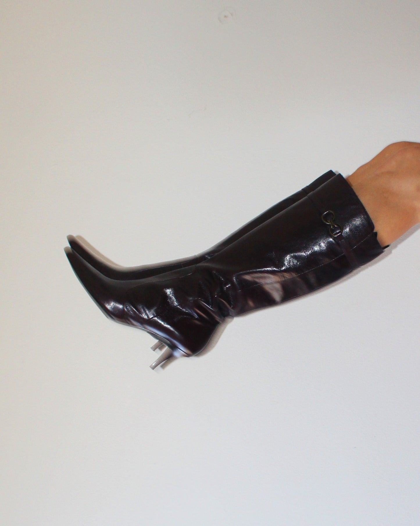 Vintage Bandolino Brown Leather Kitten Heel Boots – Y2K Pointed Toe Calf Boots, Sleek Minimalist Fall/Winter Footwear