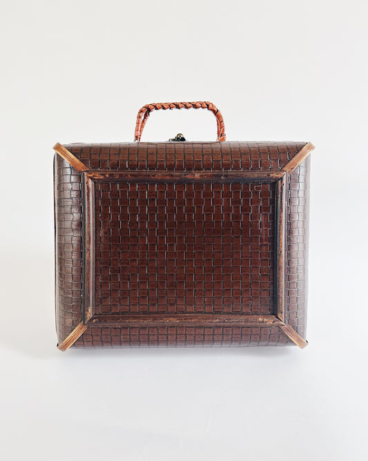 Timeless Charm: Vintage Wooden Purse – Your Antique Carrying Case of Style