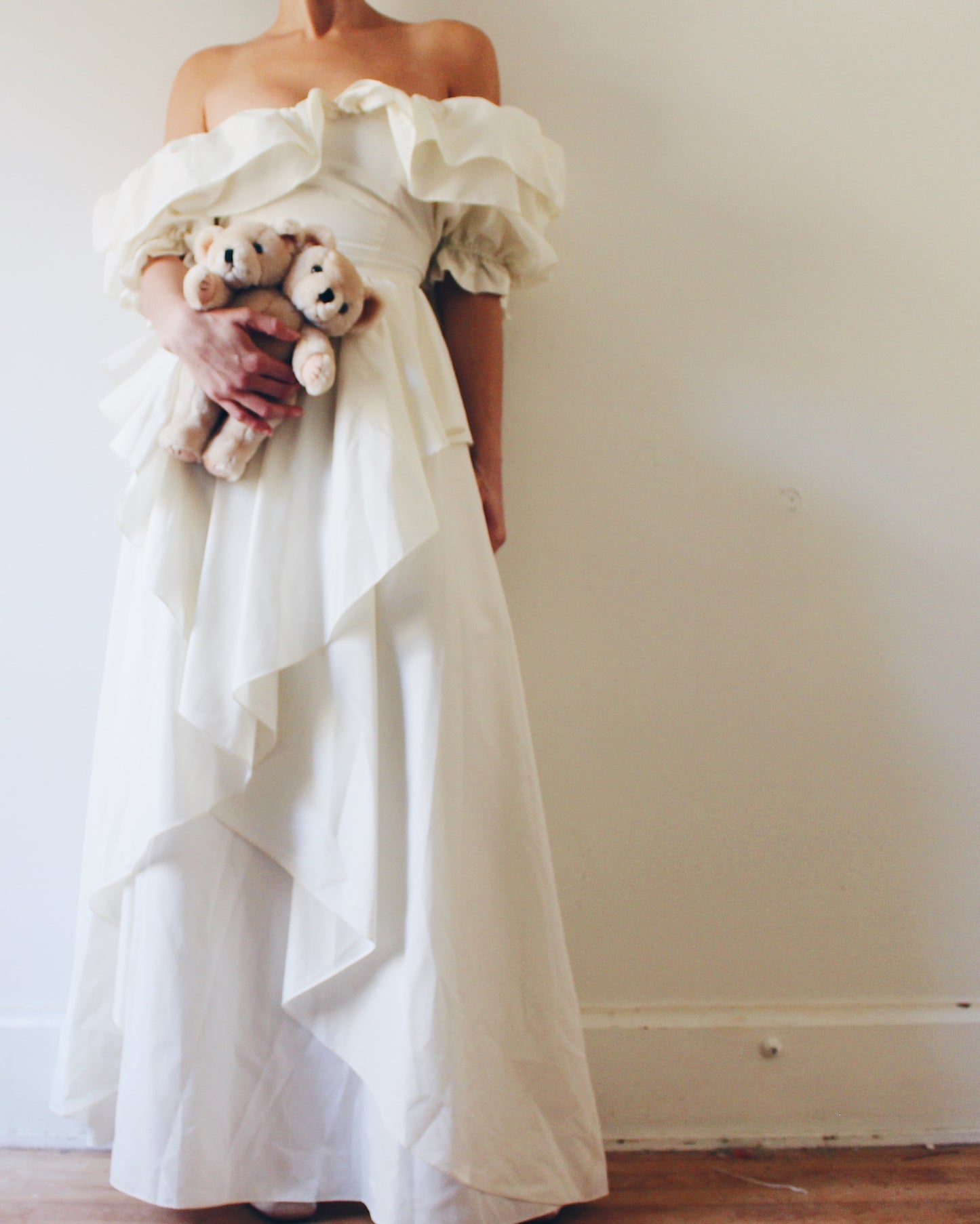 Vintage 1980s Wedding Dress – Puff Sleeve Off Shoulder Gown with Bow Back