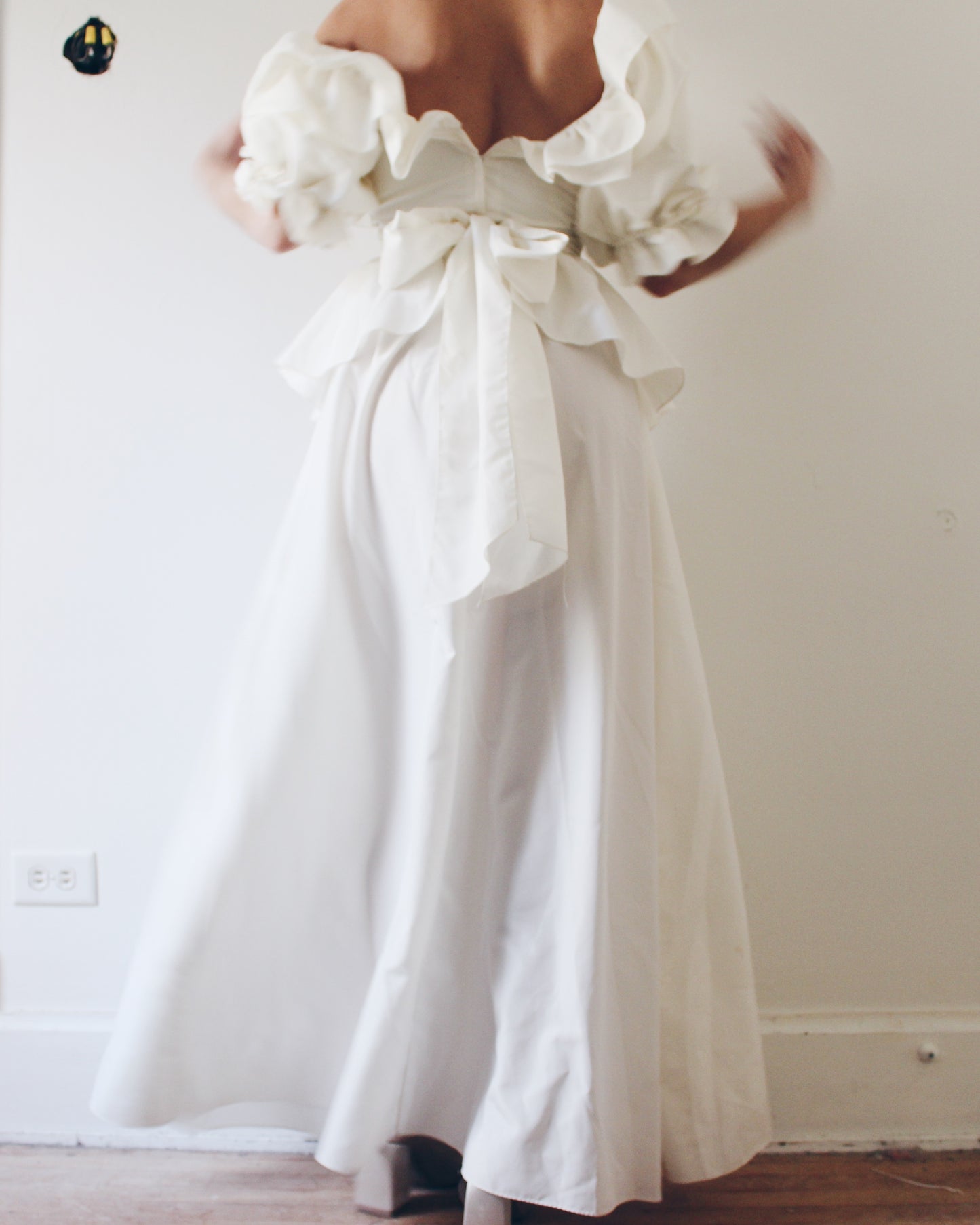 Vintage 1980s Wedding Dress – Puff Sleeve Off Shoulder Gown with Bow Back