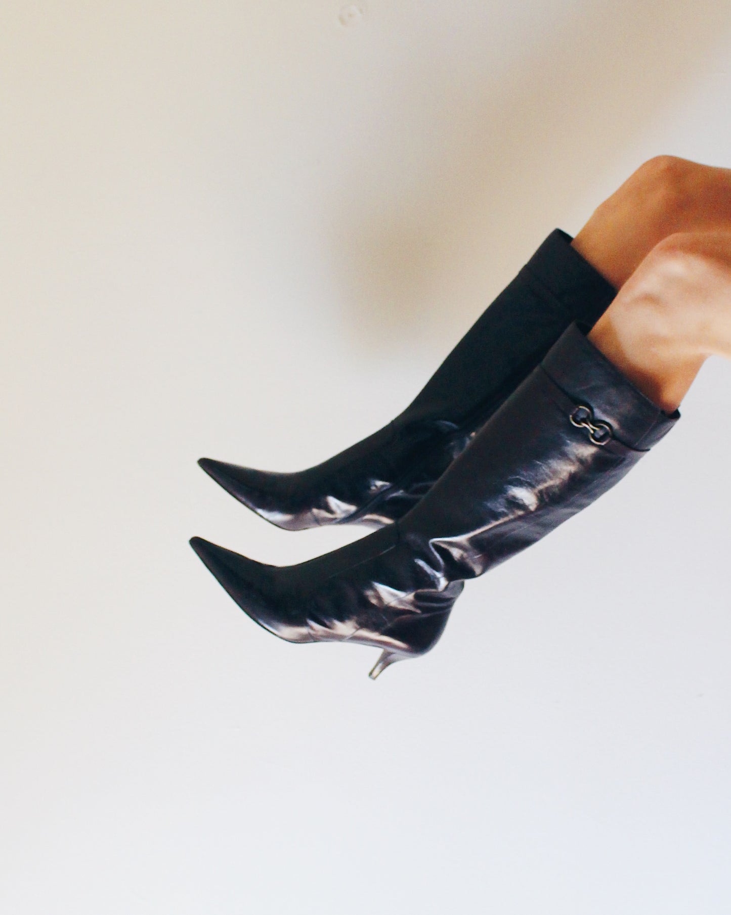 Vintage Bandolino Brown Leather Kitten Heel Boots – Y2K Pointed Toe Calf Boots, Sleek Minimalist Fall/Winter Footwear