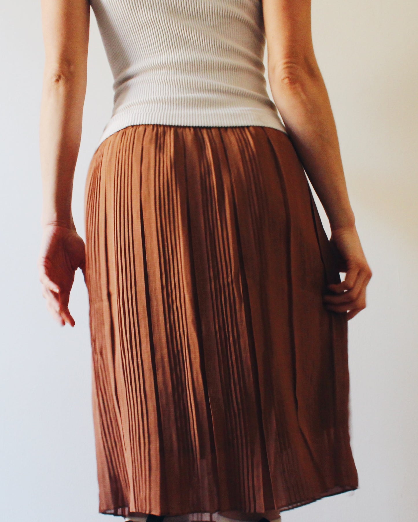 Vintage 1980s Brown Pleated Midi Skirt – Sheer Lightweight Layering Skirt, Retro Earth Tone