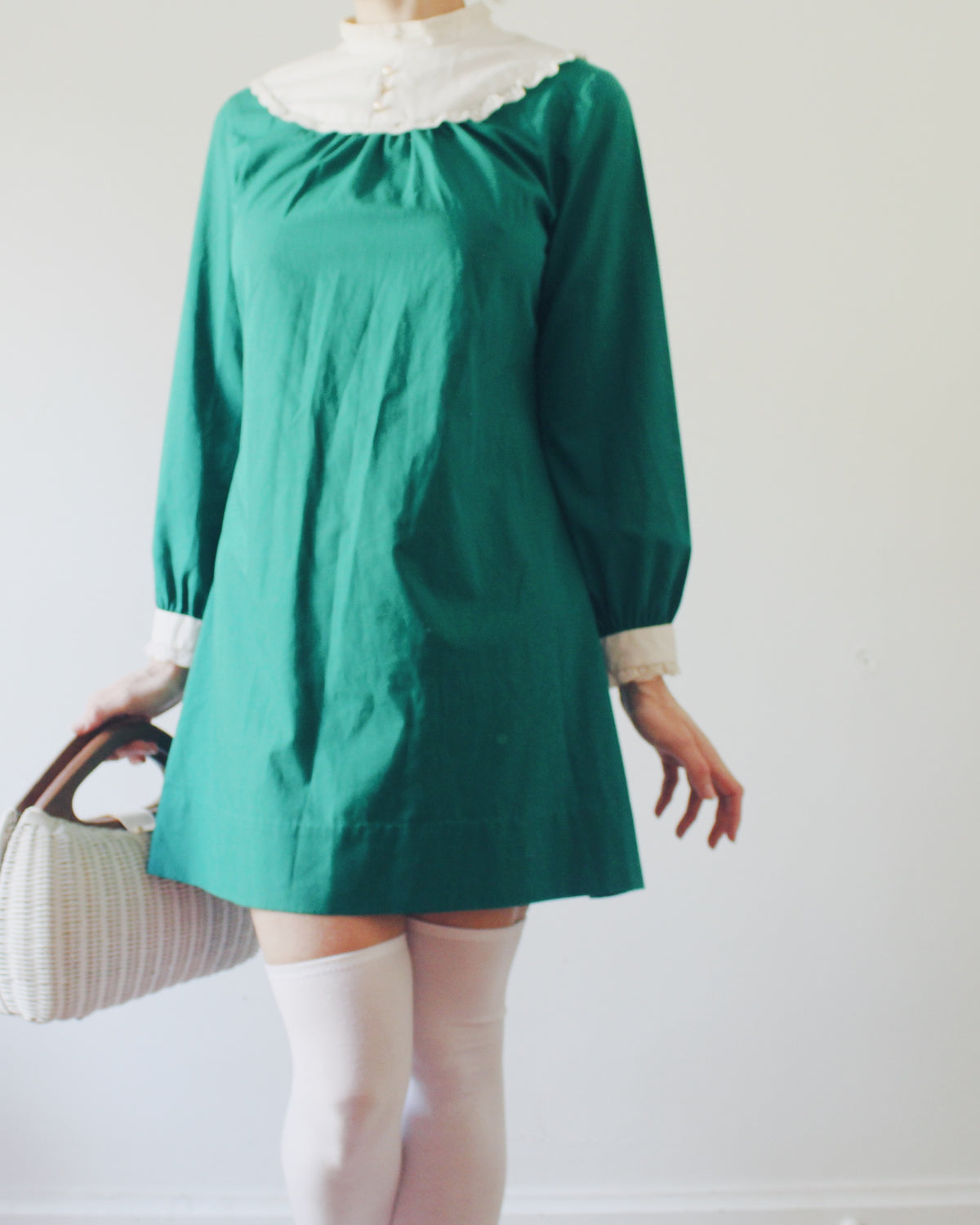 1970s Green Vintage Mini Dress, Carol Brandt Long Sleeve Dress, White Ruffle Trim, Retro Mod Christmas Style