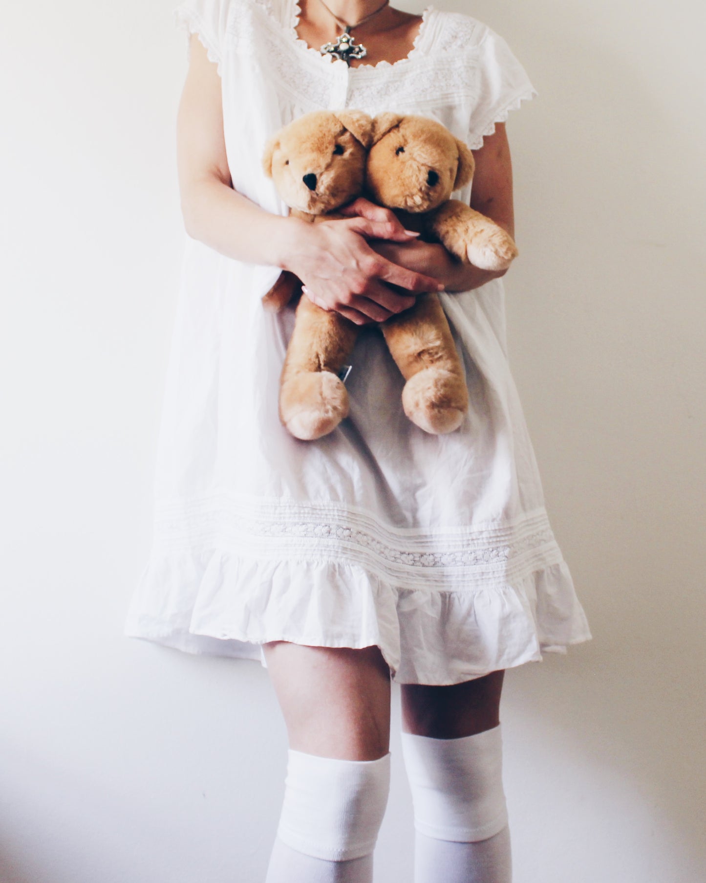 Eileen West White Cotton Babydoll Nightgown Large | Victorian Boho Cottagecore Slip Dress | Heart Button Floral Embroidered Ruffle Hem