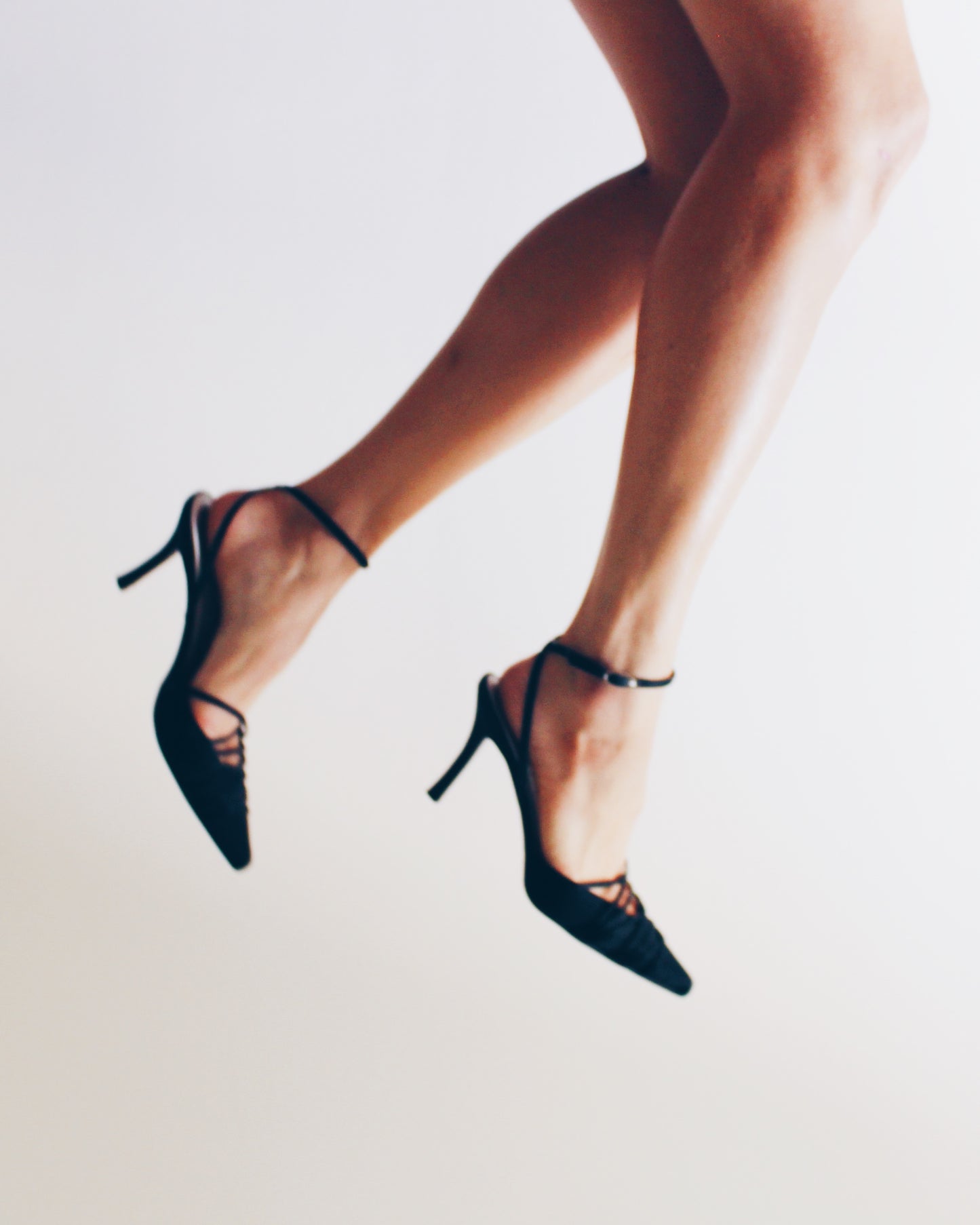 Black Pointed‑Toe Y2K Kitten Heels with Wrap Ankle Strap – Professional Formal Pumps for Office & Evening