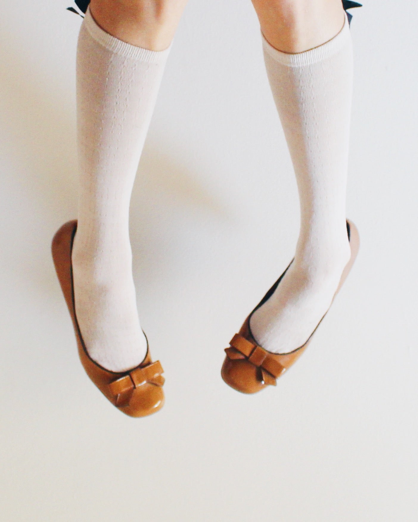 Vintage Franco Sarto Tan Leather Kitten Heels — 90s Bow Detail • Scholarly Coquette Pumps