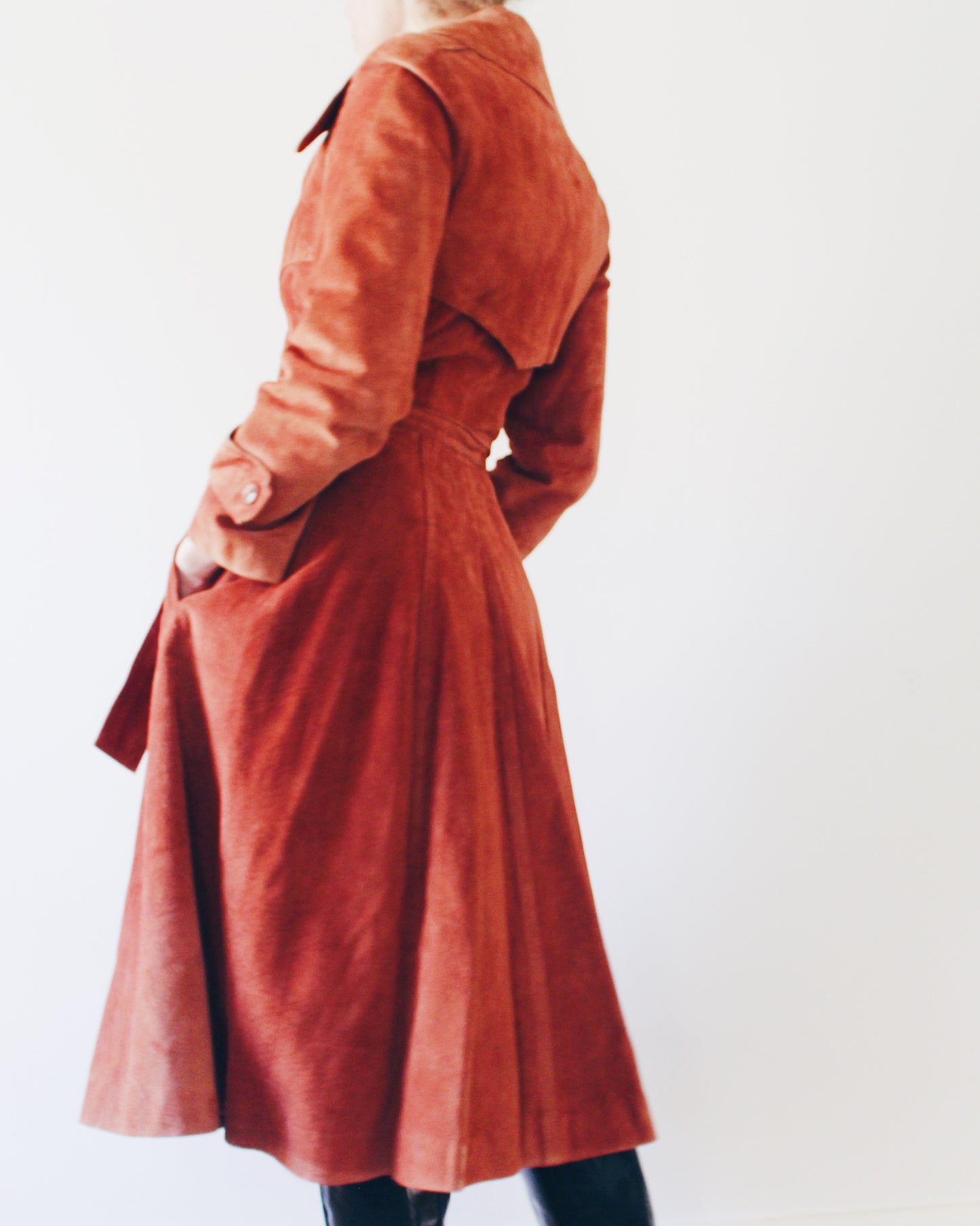 Chestnut brown Vintage 70s Brown Leather Trench Coat with Belt – Retro Chic Long Leather Jacket