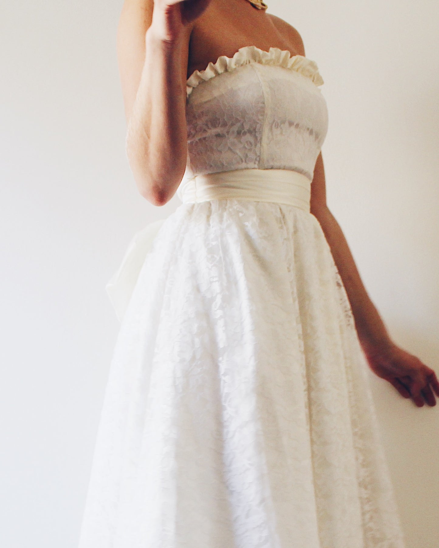 Vintage Gunne Sax Ivory Lace Sleeveless Dress – Bow‑Waist Coquette Statement Piece, Bridal Ready