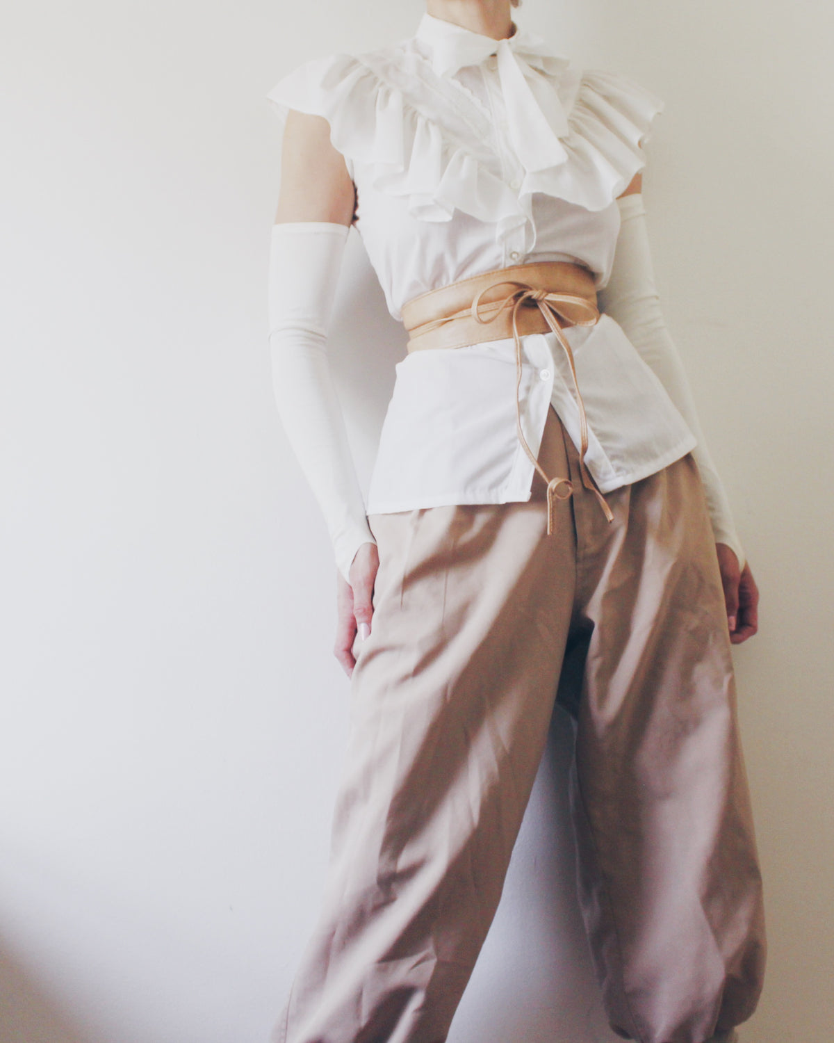 Vintage Victorian Style White Cotton Blouse Medium | 1970s-80s Bow Tie Collar Ruffle Top | Cottagecore Romantic Sleeveless top