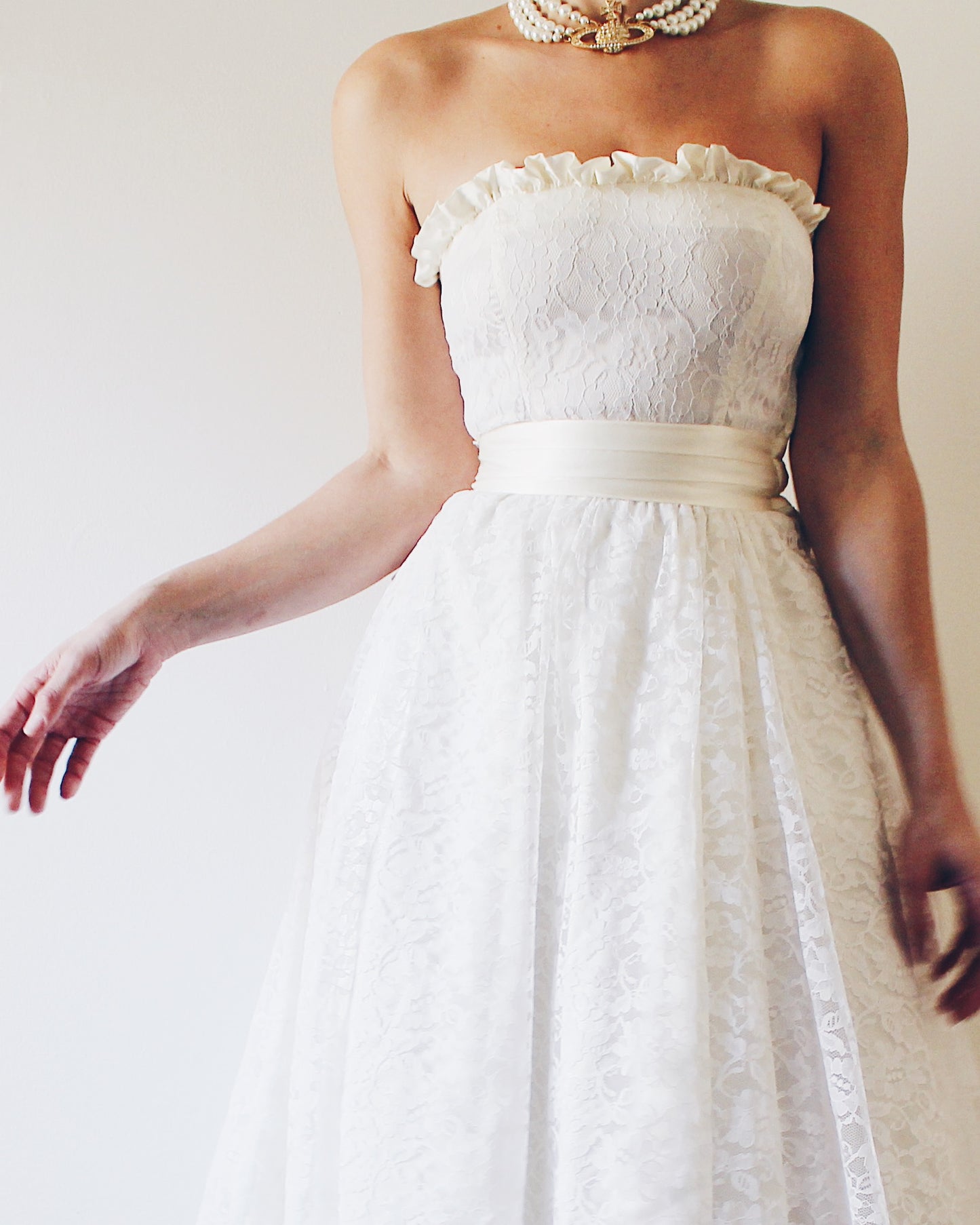 Vintage Gunne Sax Ivory Lace Sleeveless Dress – Bow‑Waist Coquette Statement Piece, Bridal Ready