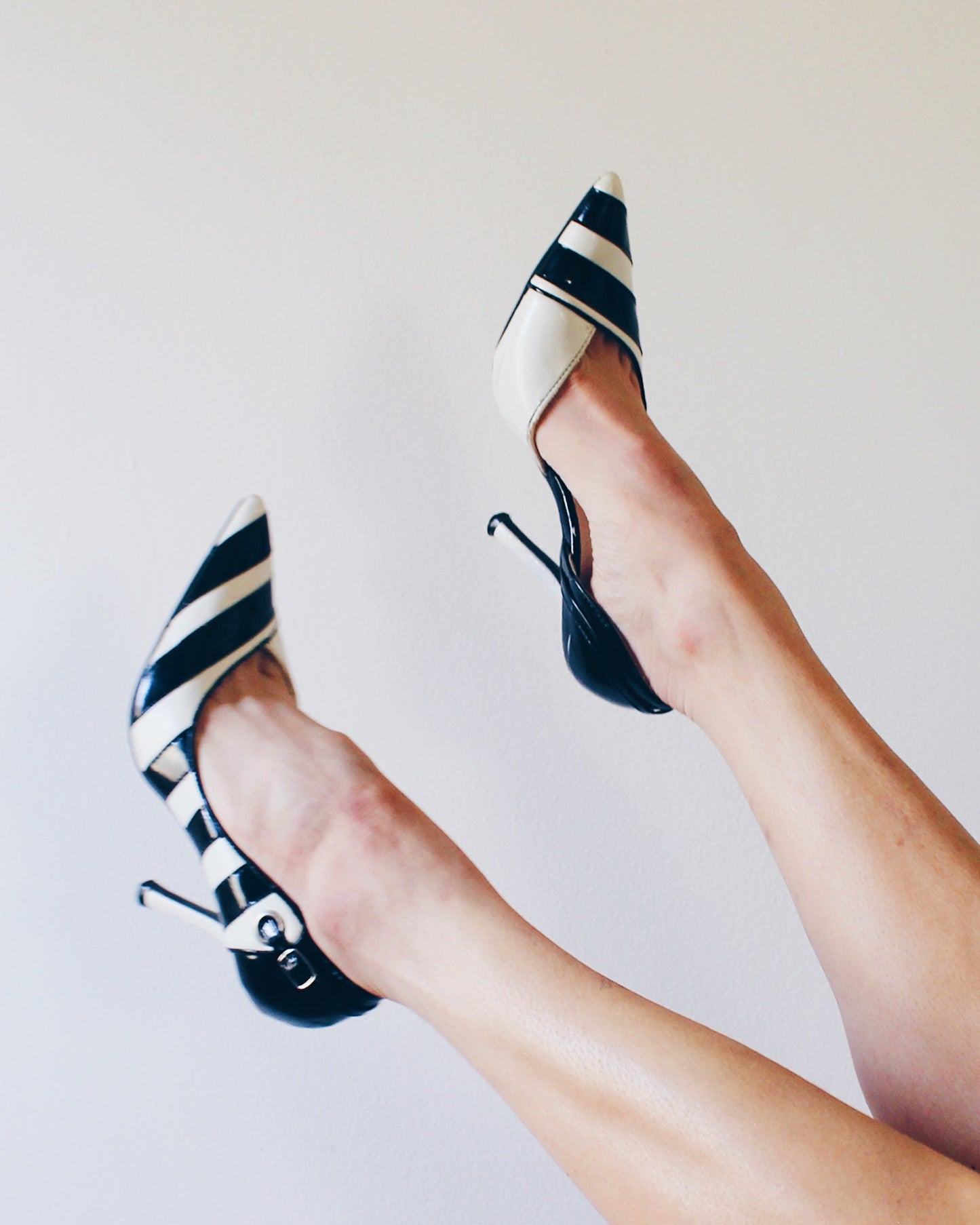 Vintage Y2K Black & White Striped Pointed‑Toe Stiletto Heels – 3″ Buckle Strap Statement Pumps