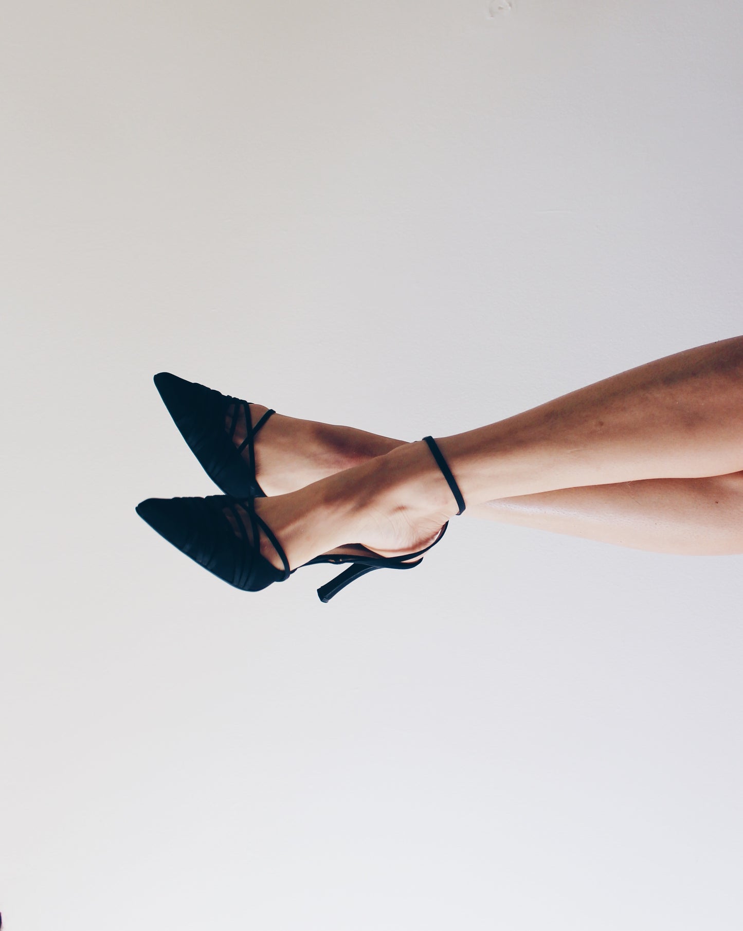 Black Pointed‑Toe Y2K Kitten Heels with Wrap Ankle Strap – Professional Formal Pumps for Office & Evening